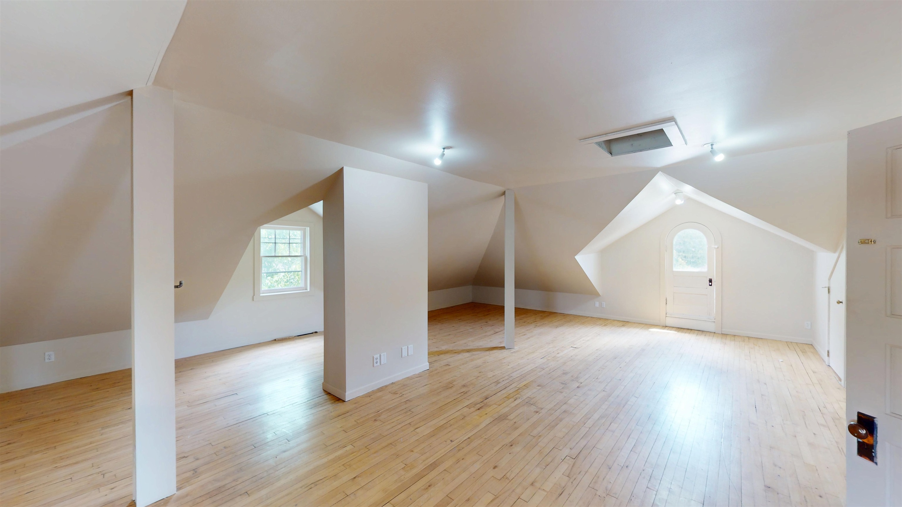 208 S CHERRY AVENUE, Marshfield, Wisconsin 54449, 5 Bedrooms Bedrooms, ,3 BathroomsBathrooms,Residential,For Sale,208 S CHERRY AVENUE,22603196