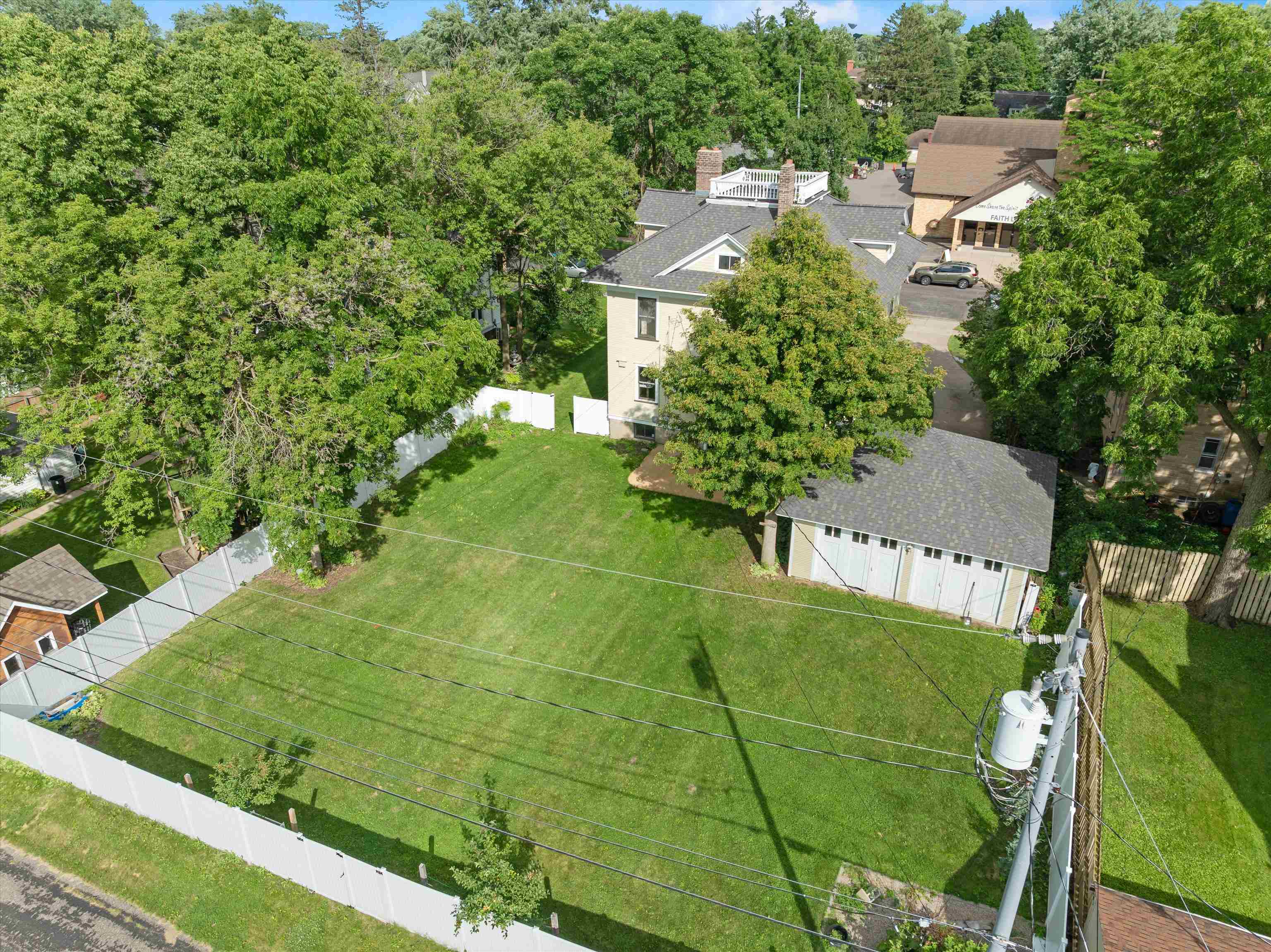 208 S CHERRY AVENUE, Marshfield, Wisconsin 54449, 5 Bedrooms Bedrooms, ,3 BathroomsBathrooms,Residential,For Sale,208 S CHERRY AVENUE,22603196