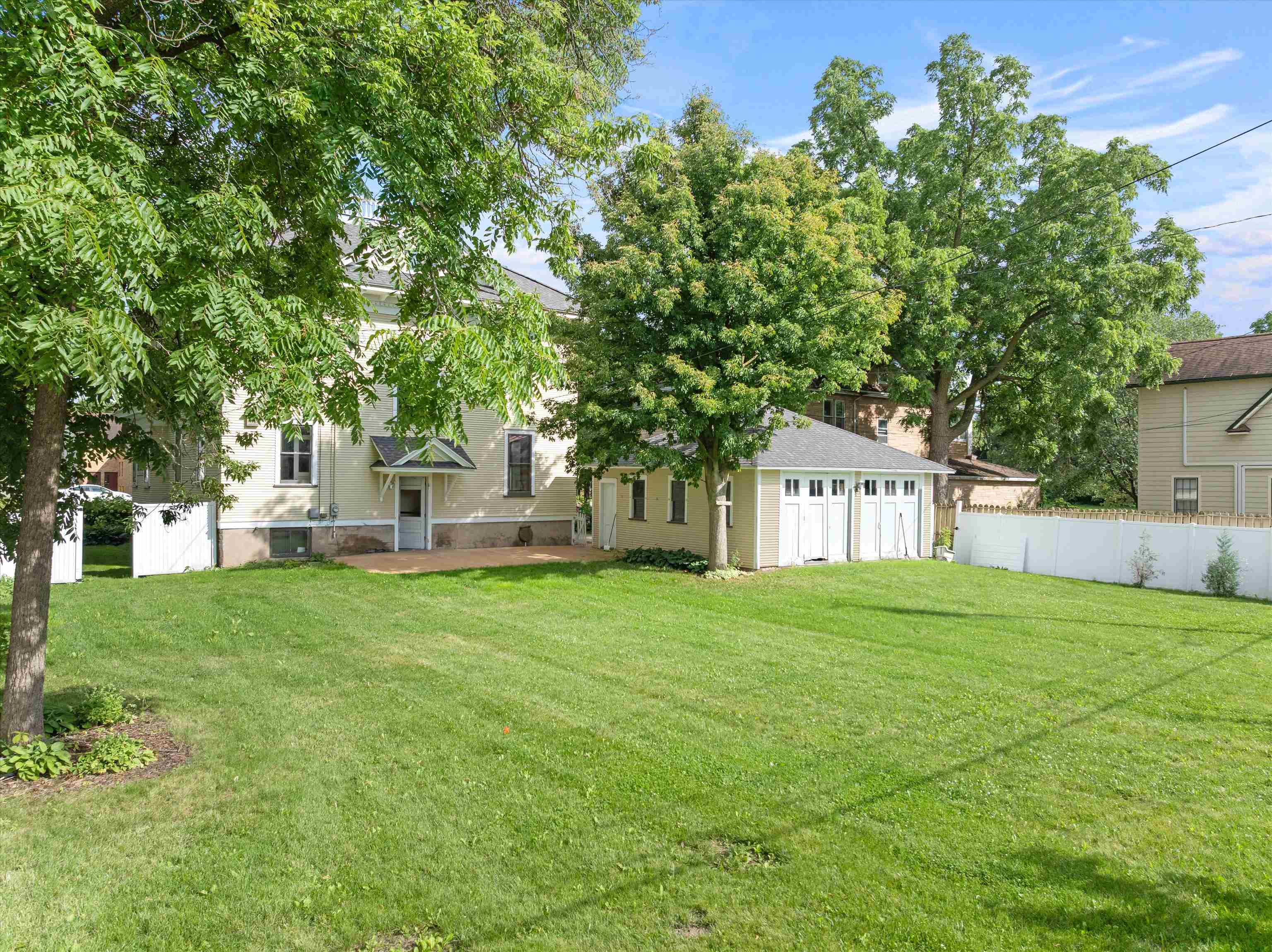 208 S CHERRY AVENUE, Marshfield, Wisconsin 54449, 5 Bedrooms Bedrooms, ,3 BathroomsBathrooms,Residential,For Sale,208 S CHERRY AVENUE,22603196