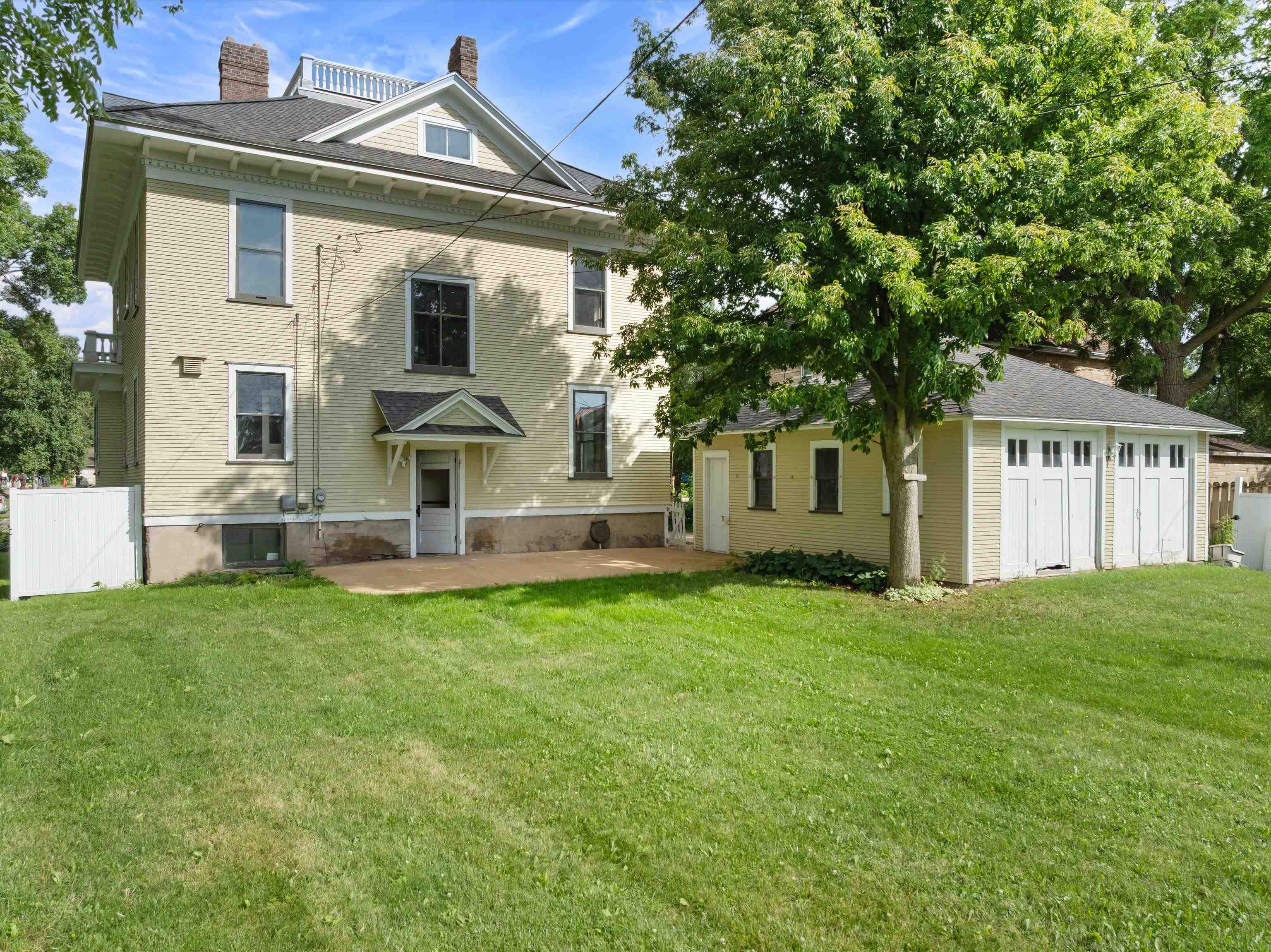 208 S CHERRY AVENUE, Marshfield, Wisconsin 54449, 5 Bedrooms Bedrooms, ,3 BathroomsBathrooms,Residential,For Sale,208 S CHERRY AVENUE,22603196