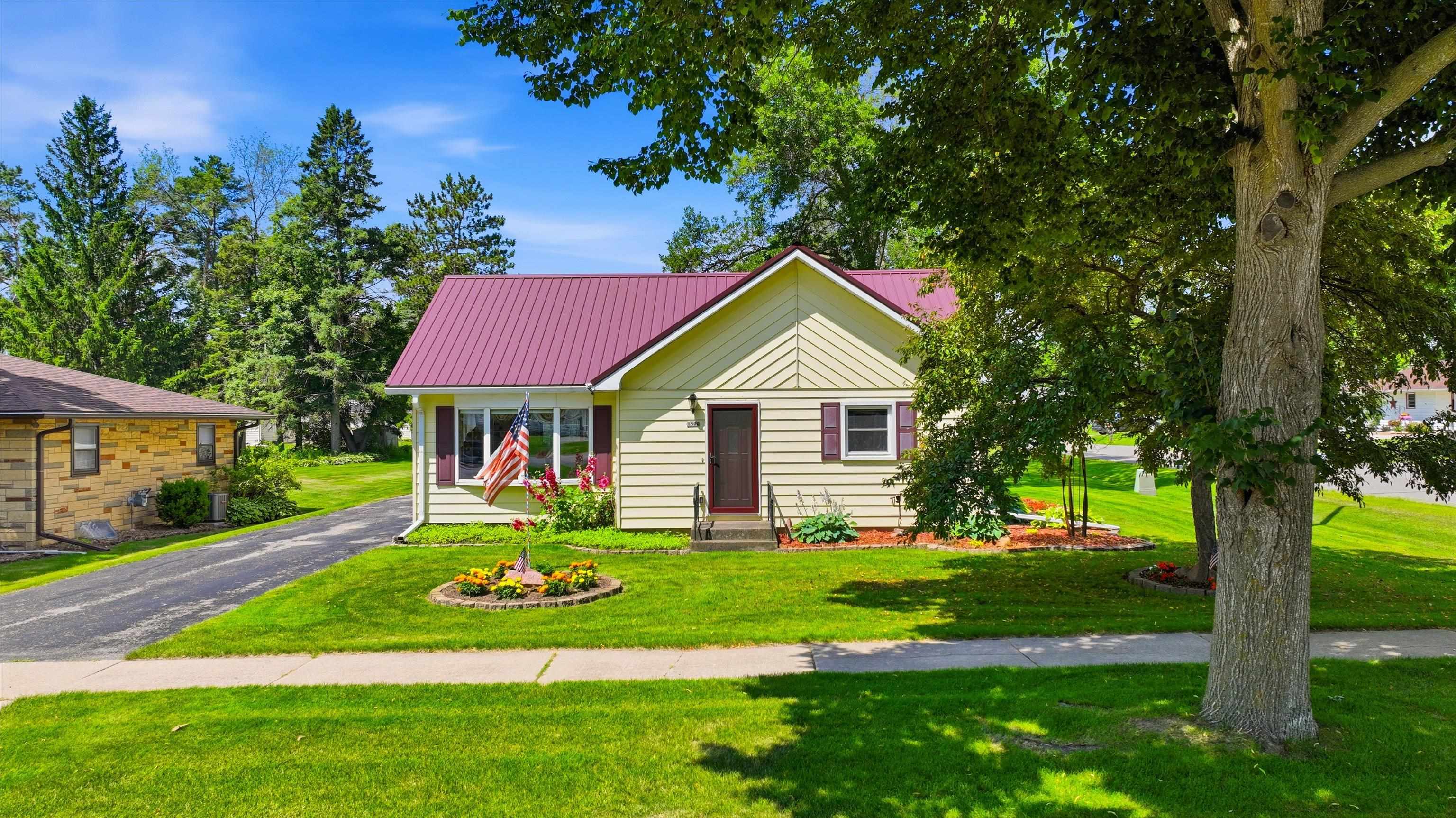 1500 S LOCUST AVENUE, Marshfield, Wisconsin 54449, 4 Bedrooms Bedrooms, ,1 BathroomBathrooms,Residential,For Sale,1500 S LOCUST AVENUE,22603212