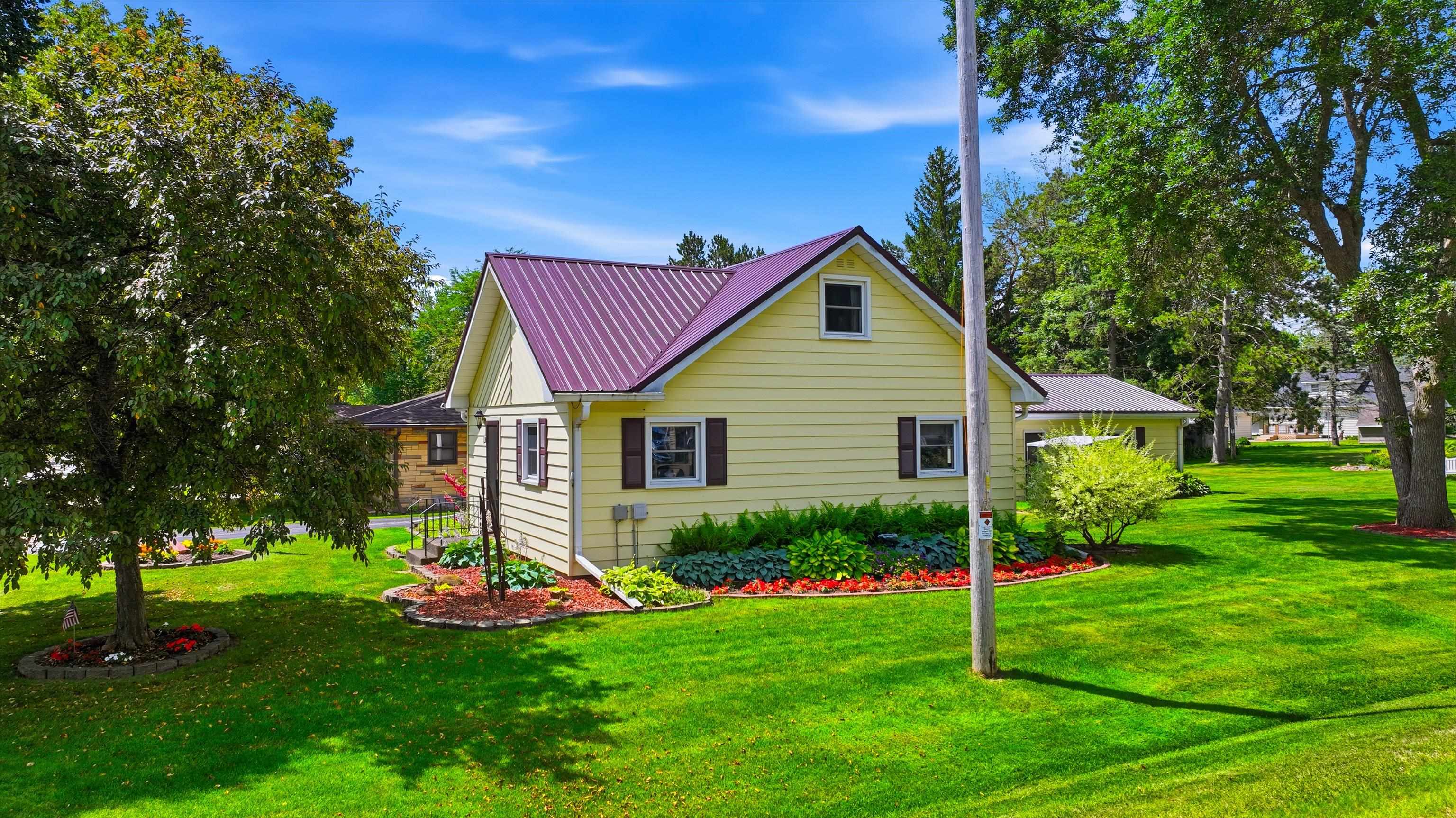 1500 S LOCUST AVENUE, Marshfield, Wisconsin 54449, 4 Bedrooms Bedrooms, ,1 BathroomBathrooms,Residential,For Sale,1500 S LOCUST AVENUE,22603212