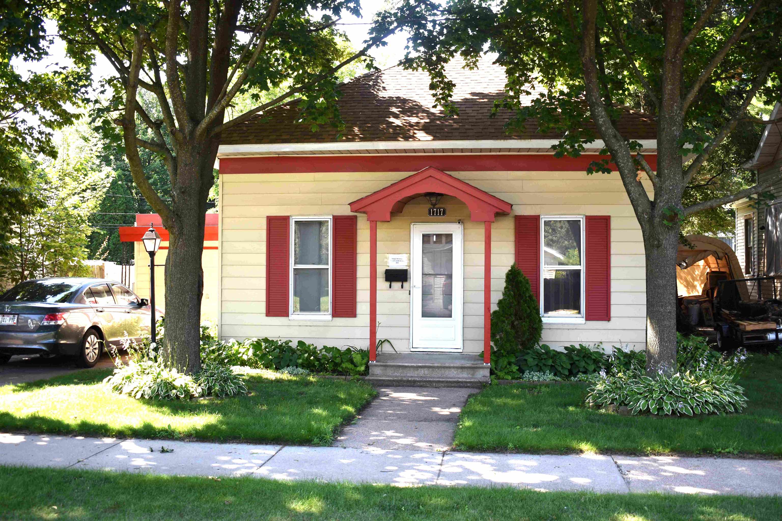 1717 BOYINGTON AVENUE, Stevens Point, Wisconsin 54481, 2 Bedrooms Bedrooms, ,1 BathroomBathrooms,Residential,For Sale,1717 BOYINGTON AVENUE,22603250
