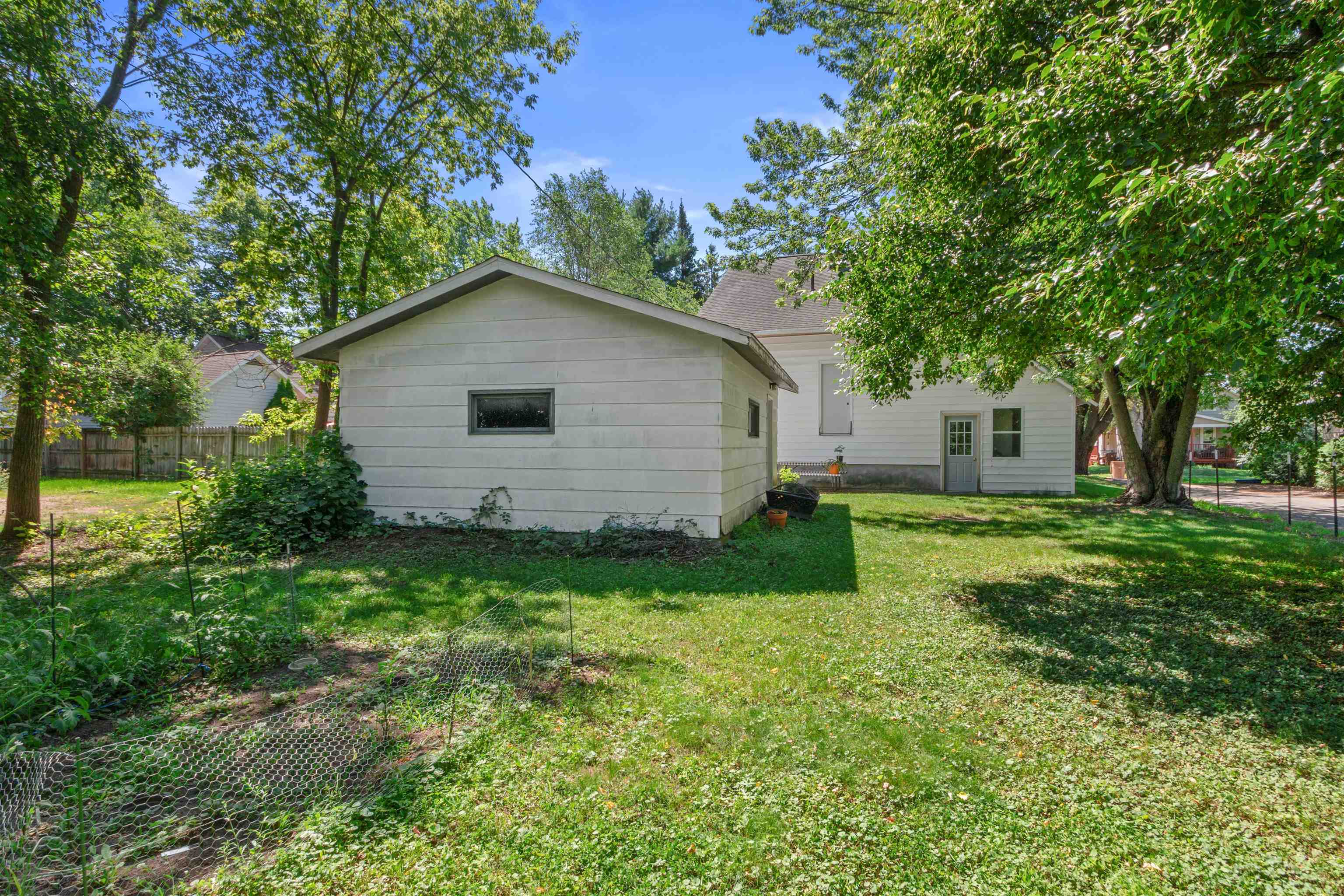 1808 BRIGGS STREET, Stevens Point, Wisconsin 54481, 4 Bedrooms Bedrooms, 9 Rooms Rooms,2 BathroomsBathrooms,Multi-family,For Sale,1808 BRIGGS STREET,22603328