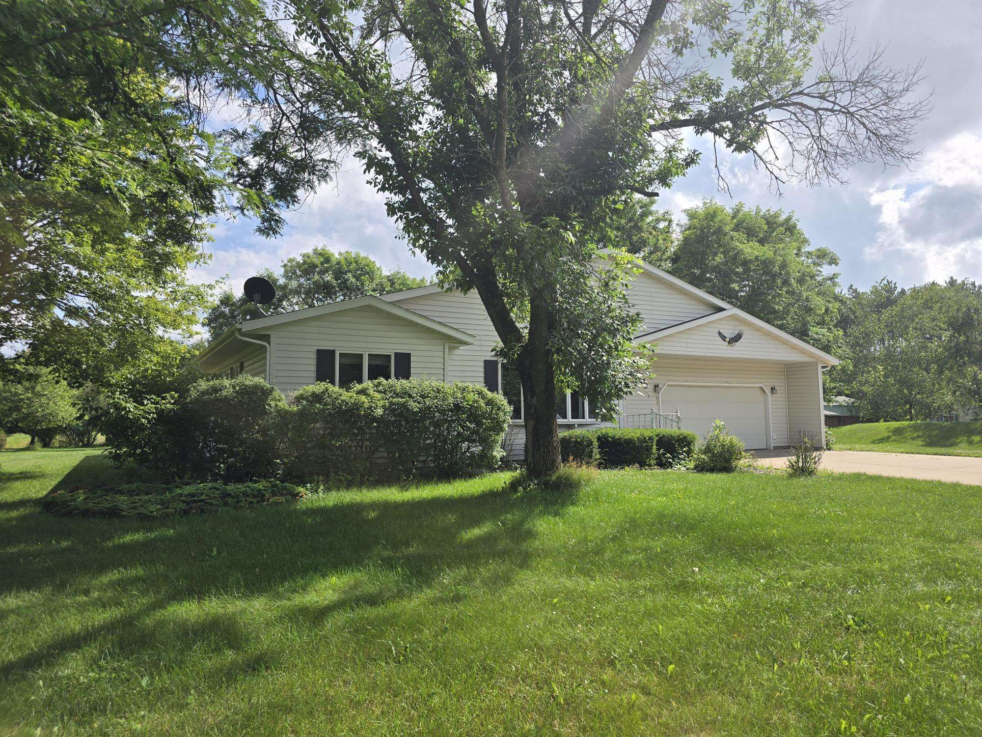 8040 WHITE PINE DRIVE, Wisconsin Rapids, Wisconsin 54494, 3 Bedrooms Bedrooms, ,3 BathroomsBathrooms,Residential,For Sale,8040 WHITE PINE DRIVE,22603366