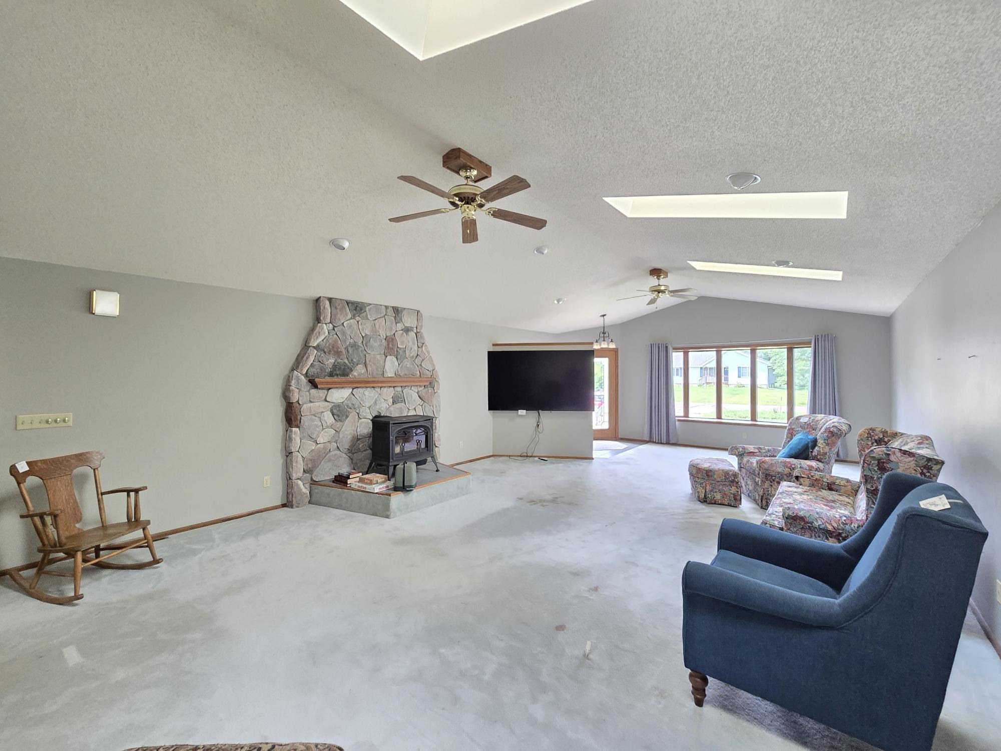 8040 WHITE PINE DRIVE, Wisconsin Rapids, Wisconsin 54494, 3 Bedrooms Bedrooms, ,3 BathroomsBathrooms,Residential,For Sale,8040 WHITE PINE DRIVE,22603366