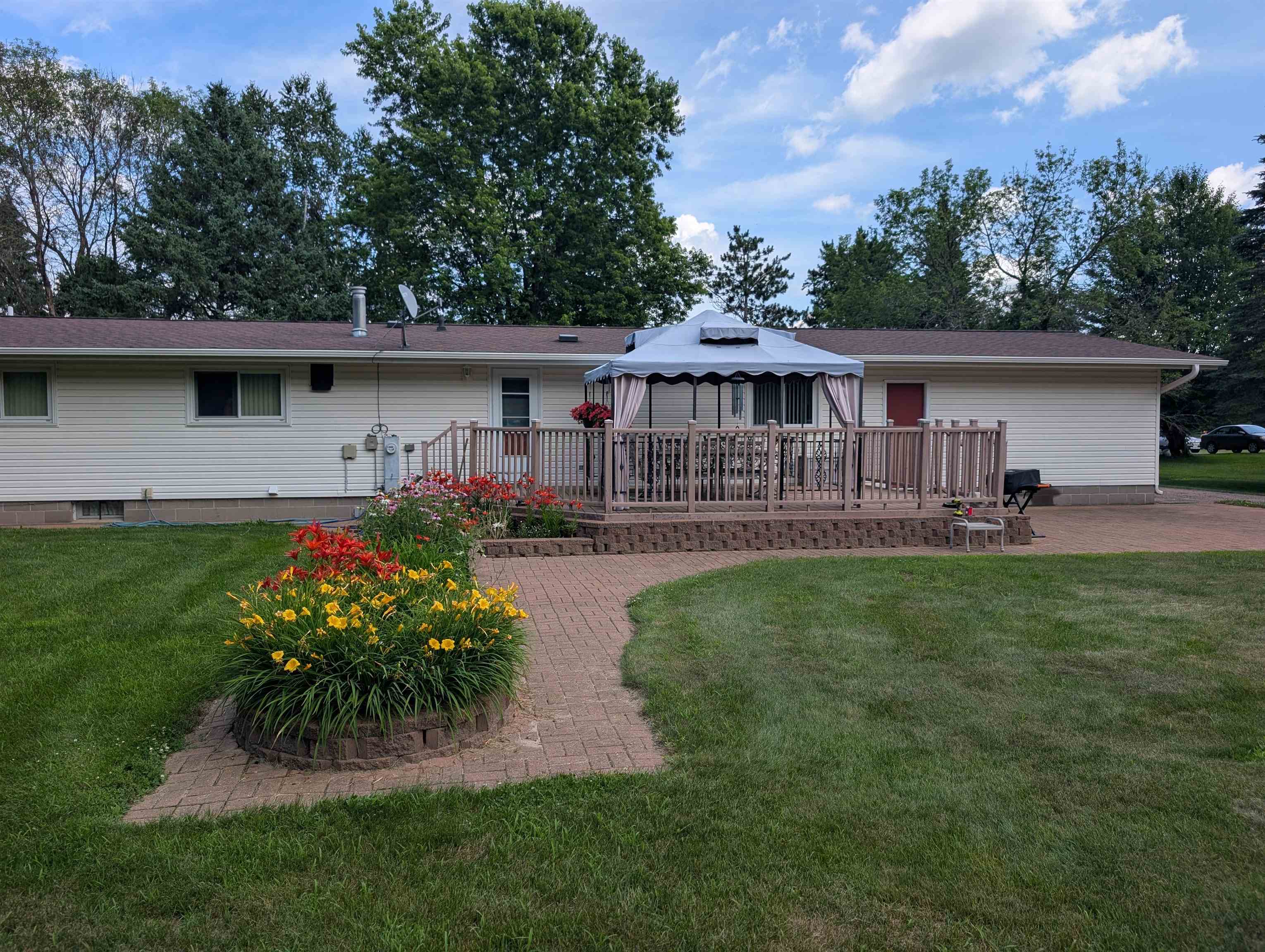 2235 BLUEJAY LANE, Kronenwetter, Wisconsin 54455, 3 Bedrooms Bedrooms, ,2 BathroomsBathrooms,Residential,For Sale,2235 BLUEJAY LANE,22603369