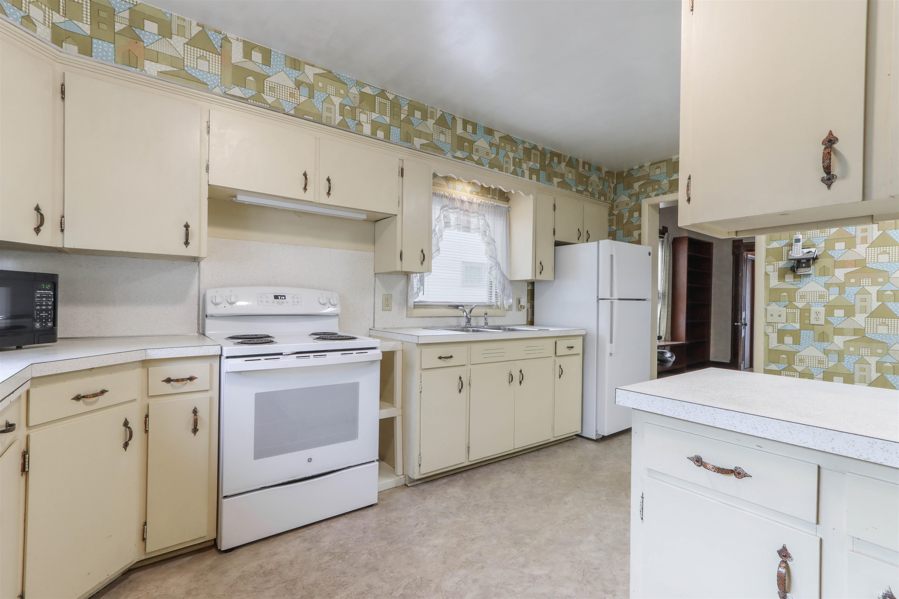 202 2ND STREET EAST, Merrill, Wisconsin 54452, 3 Bedrooms Bedrooms, ,1 BathroomBathrooms,Residential,For Sale,202 2ND STREET EAST,22603371