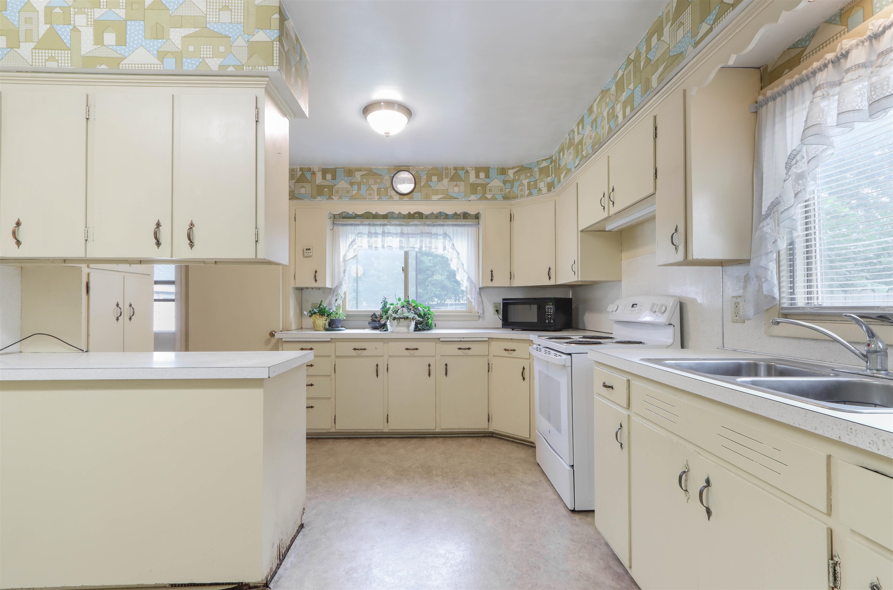 202 2ND STREET EAST, Merrill, Wisconsin 54452, 3 Bedrooms Bedrooms, ,1 BathroomBathrooms,Residential,For Sale,202 2ND STREET EAST,22603371