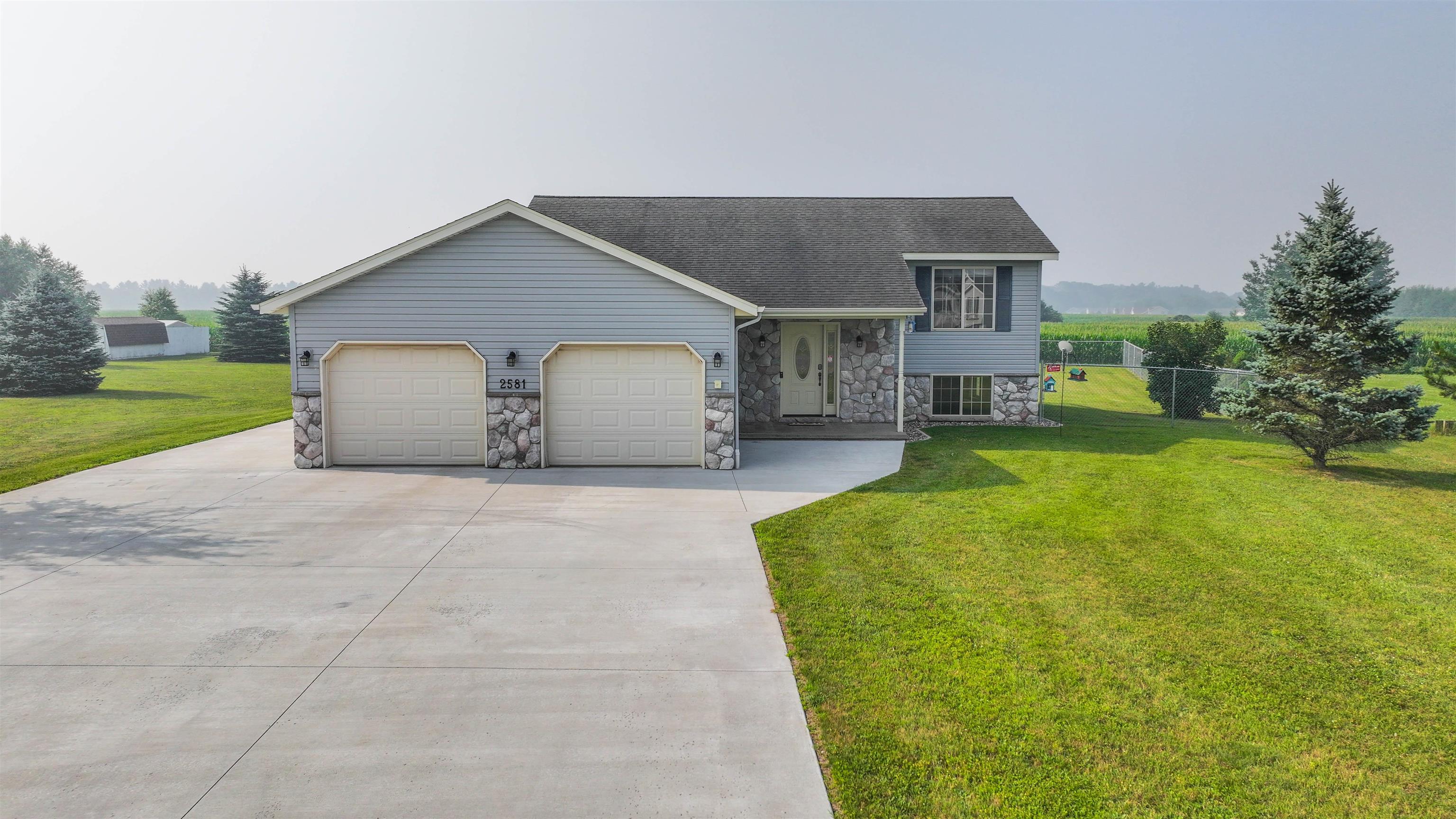 2581 GOLDEN EAGLE ROAD, Kronenwetter, Wisconsin 54455, 3 Bedrooms Bedrooms, ,2 BathroomsBathrooms,Residential,For Sale,2581 GOLDEN EAGLE ROAD,22603372