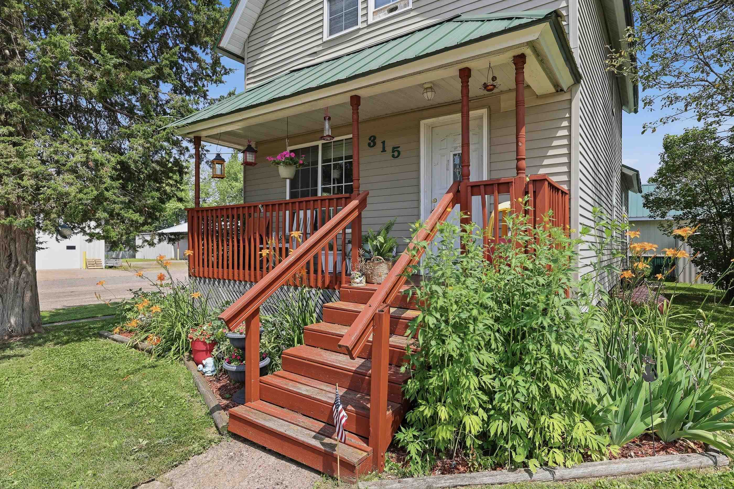 315 W DEPOT STREET, Marshfield, Wisconsin 54449, 3 Bedrooms Bedrooms, ,1 BathroomBathrooms,Residential,For Sale,315 W DEPOT STREET,22603376