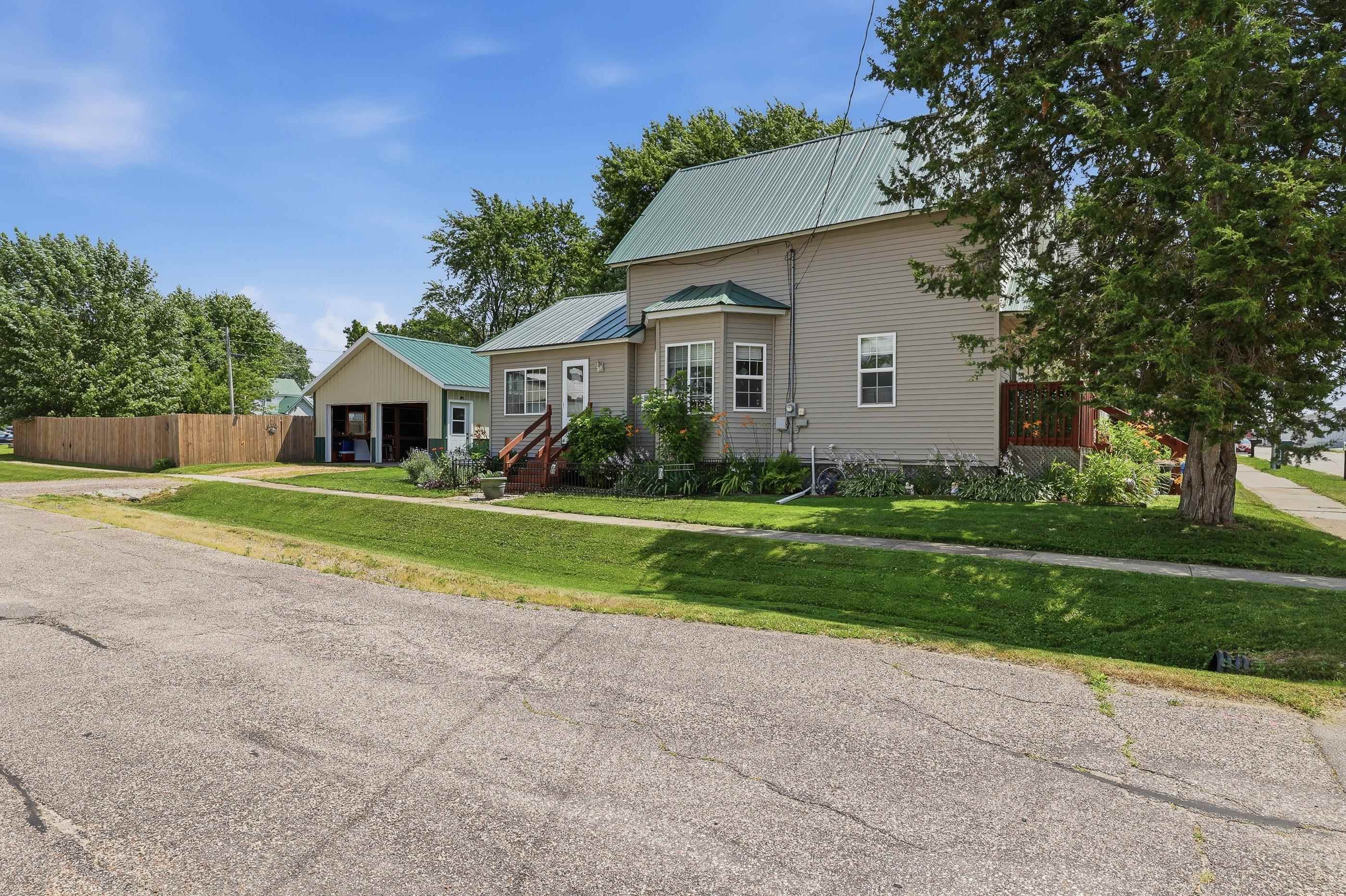 315 W DEPOT STREET, Marshfield, Wisconsin 54449, 3 Bedrooms Bedrooms, ,1 BathroomBathrooms,Residential,For Sale,315 W DEPOT STREET,22603376
