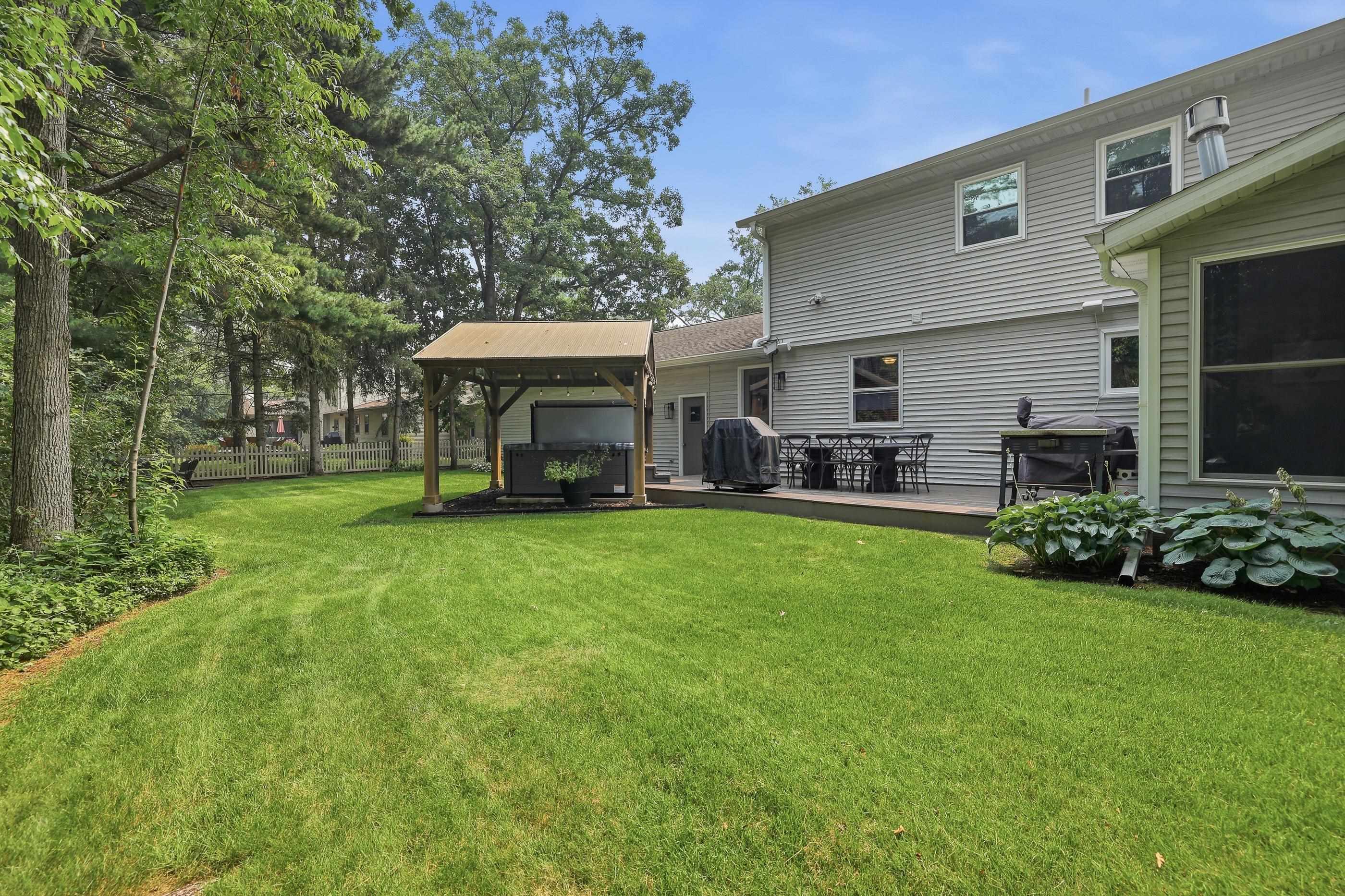 2441 SHADOWVIEW CIRCLE, Plover, Wisconsin 54467, 4 Bedrooms Bedrooms, ,3 BathroomsBathrooms,Residential,For Sale,2441 SHADOWVIEW CIRCLE,22603385