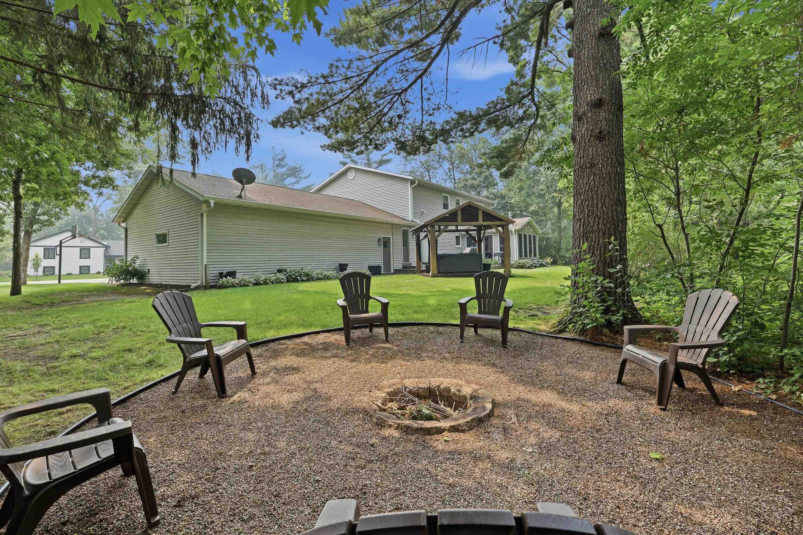 2441 SHADOWVIEW CIRCLE, Plover, Wisconsin 54467, 4 Bedrooms Bedrooms, ,3 BathroomsBathrooms,Residential,For Sale,2441 SHADOWVIEW CIRCLE,22603385