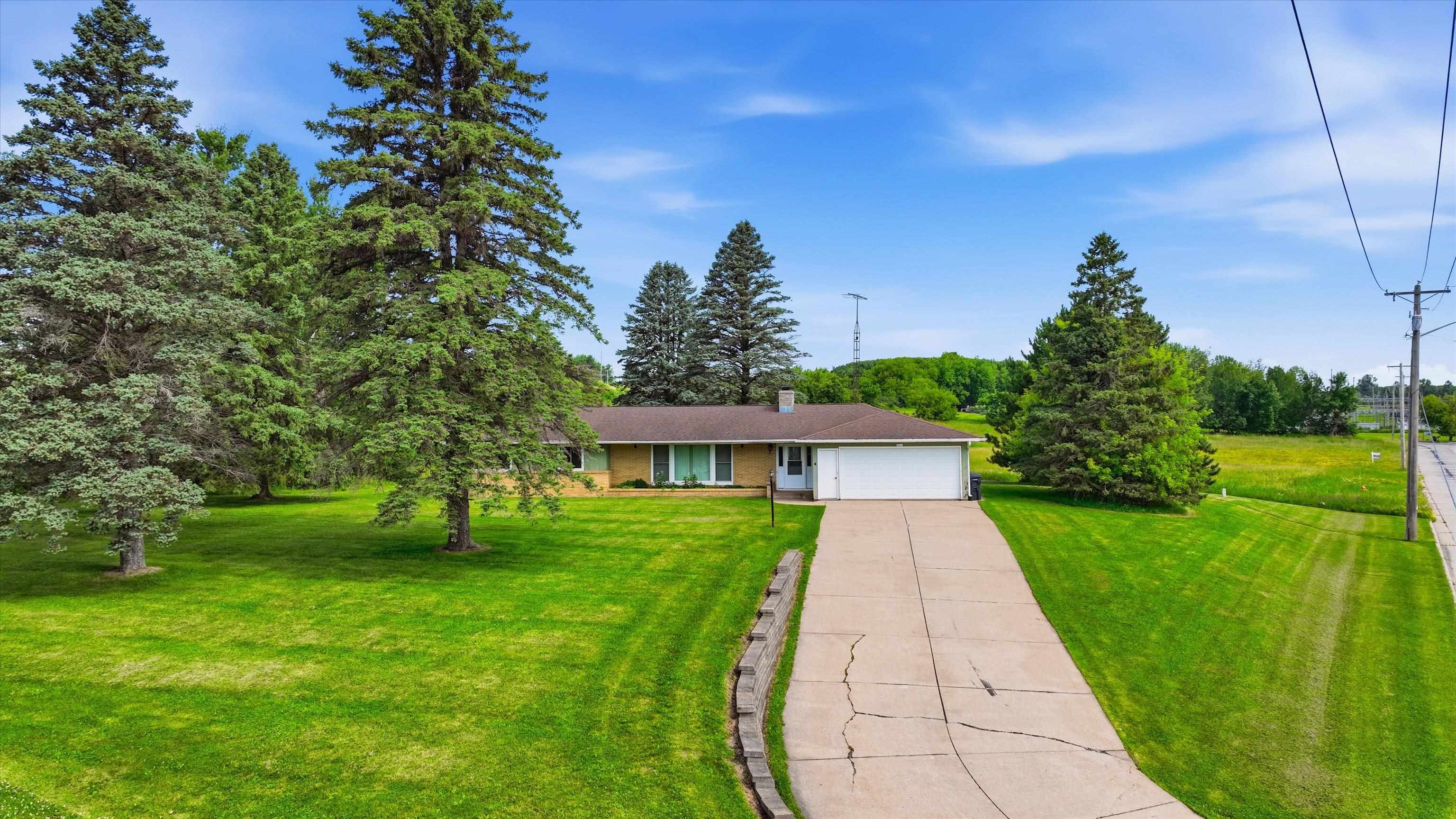 1412 N OAK AVENUE, Marshfield, Wisconsin 54449, 4 Bedrooms Bedrooms, ,2 BathroomsBathrooms,Residential,For Sale,1412 N OAK AVENUE,22603400