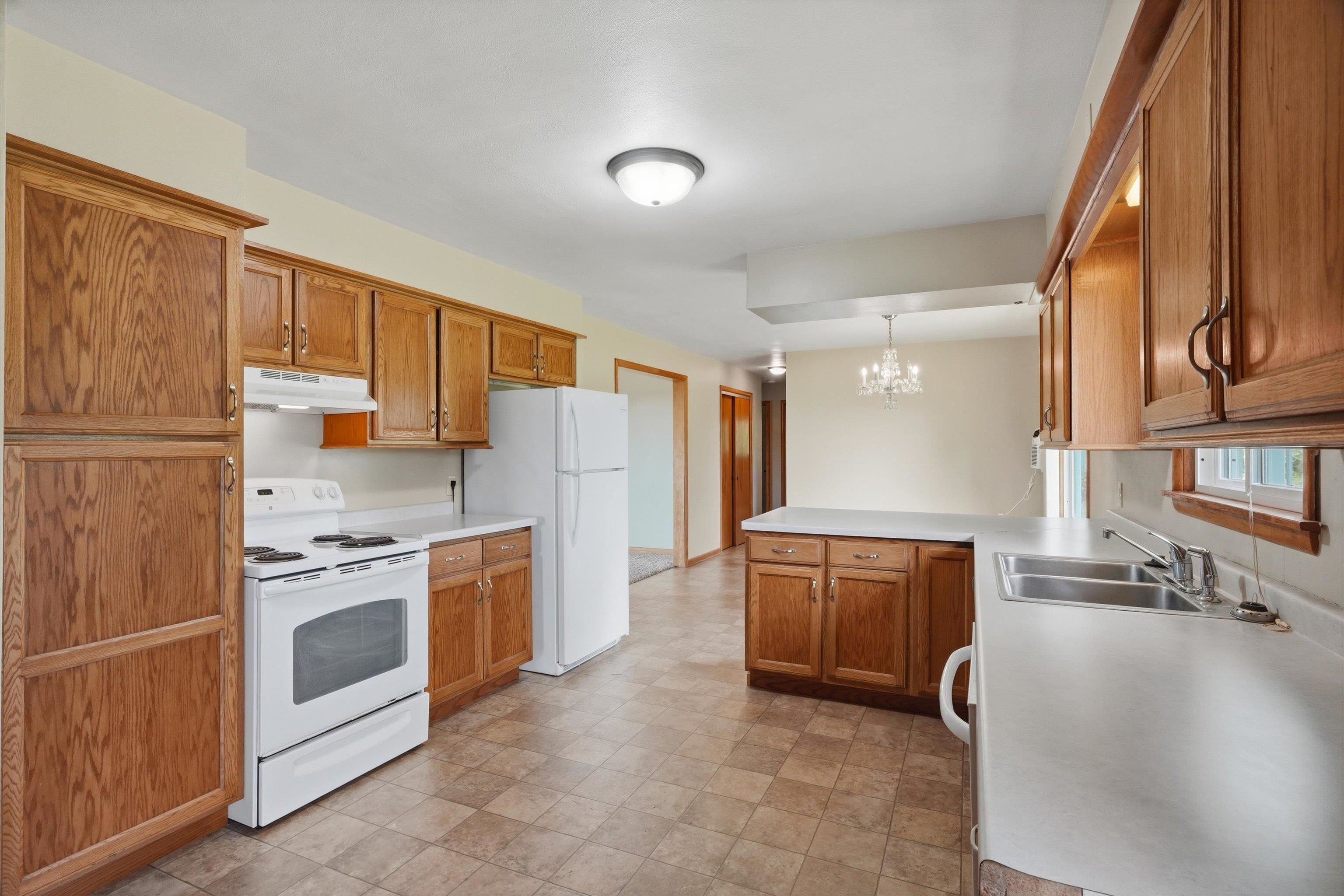 1412 N OAK AVENUE, Marshfield, Wisconsin 54449, 4 Bedrooms Bedrooms, ,2 BathroomsBathrooms,Residential,For Sale,1412 N OAK AVENUE,22603400