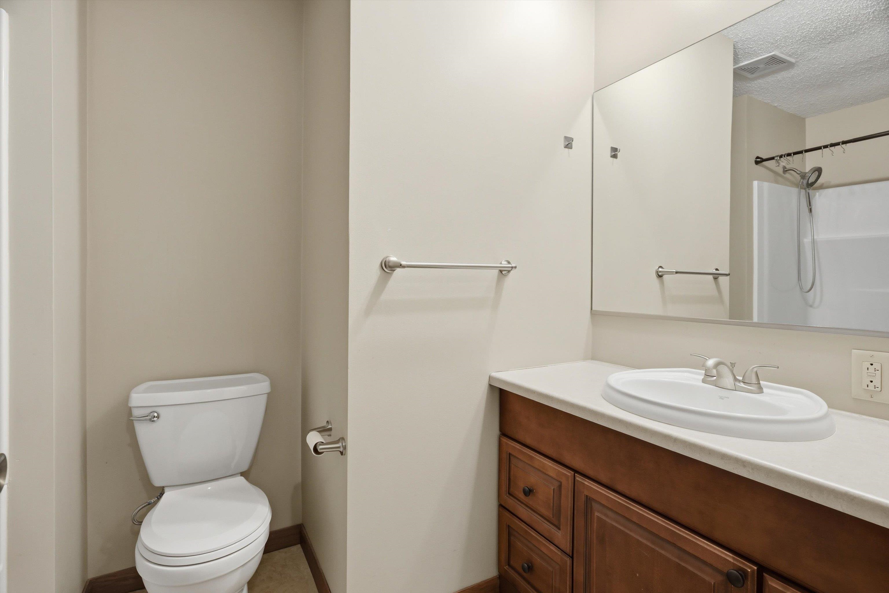 1010 N WALNUT AVENUE, Marshfield, Wisconsin 54449, 4 Bedrooms Bedrooms, ,1 BathroomBathrooms,Residential,For Sale,1010 N WALNUT AVENUE,22603401