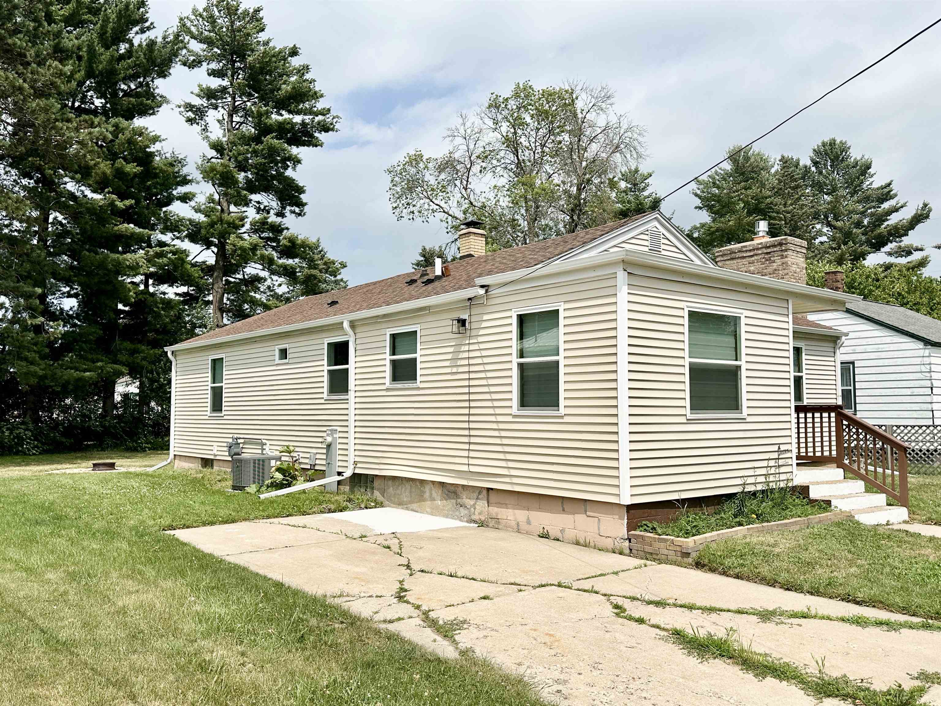 804 NORTH AVENUE, Antigo, Wisconsin 54409, 3 Bedrooms Bedrooms, ,2 BathroomsBathrooms,Residential,For Sale,804 NORTH AVENUE,22603402