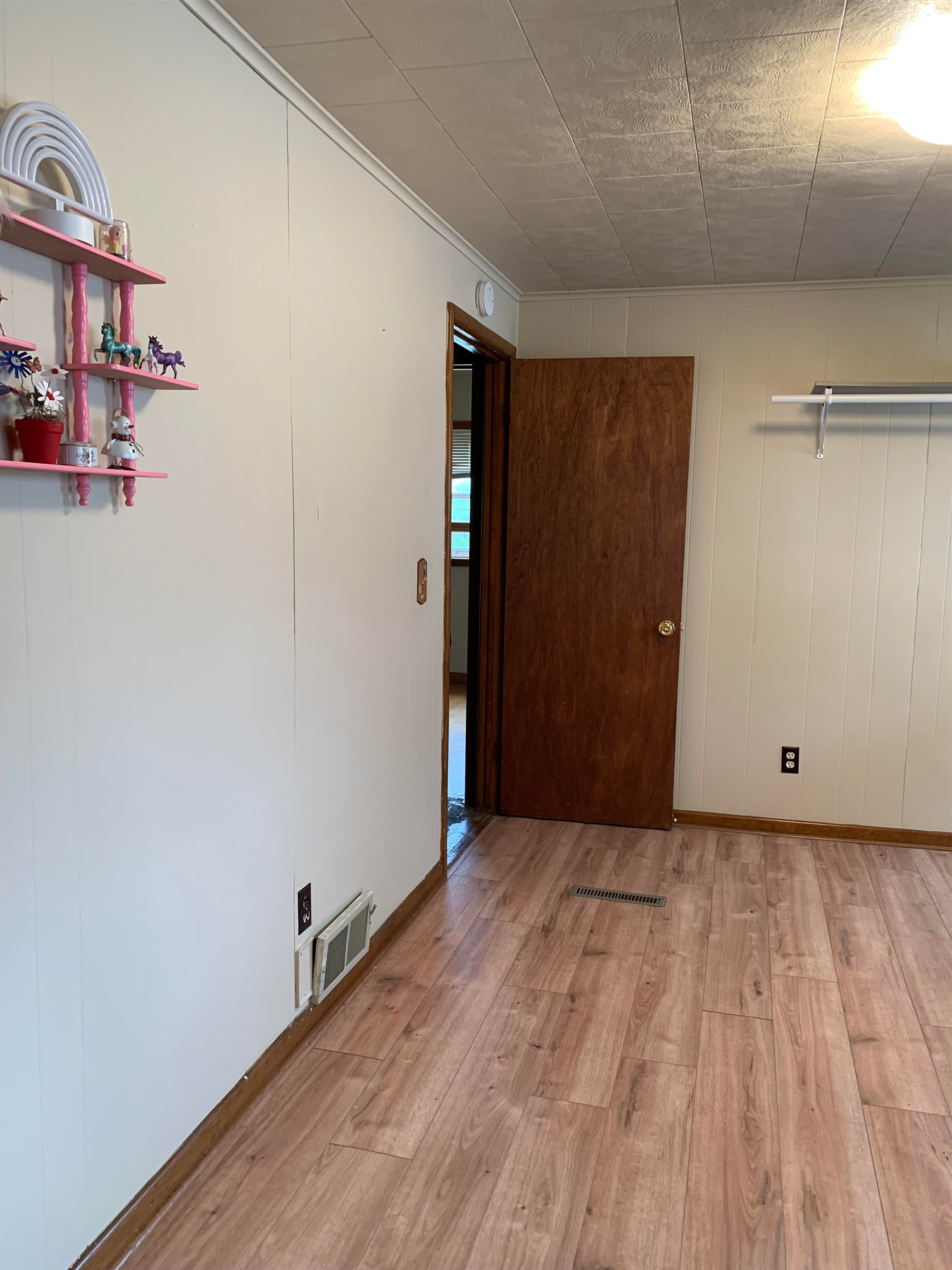 1012 7TH AVENUE, Antigo, Wisconsin 54409, 4 Bedrooms Bedrooms, ,1 BathroomBathrooms,Residential,For Sale,1012 7TH AVENUE,22603421