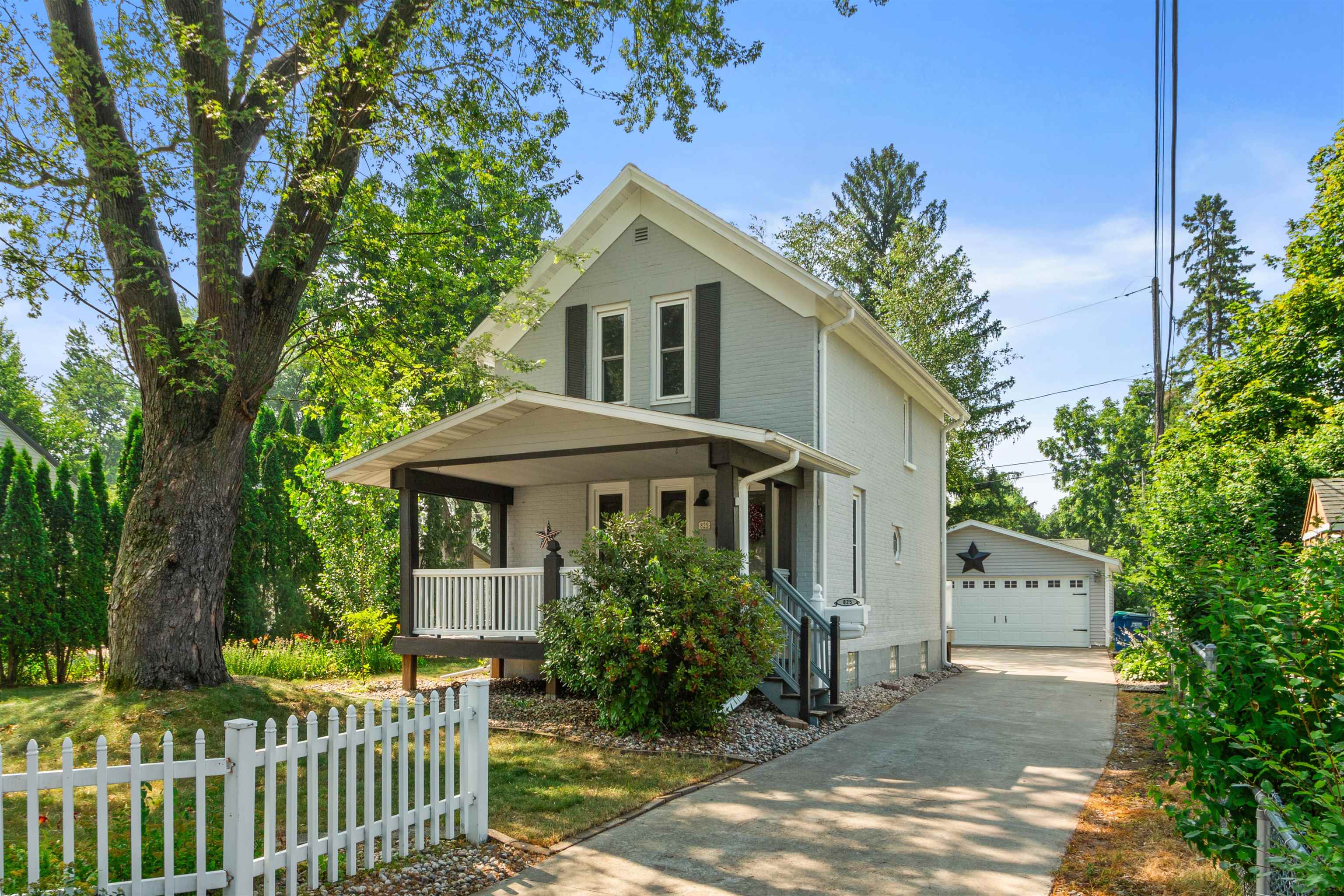 825 WESTON AVENUE, Wausau, Wisconsin 54403, 2 Bedrooms Bedrooms, ,2 BathroomsBathrooms,Residential,For Sale,825 WESTON AVENUE,22603422