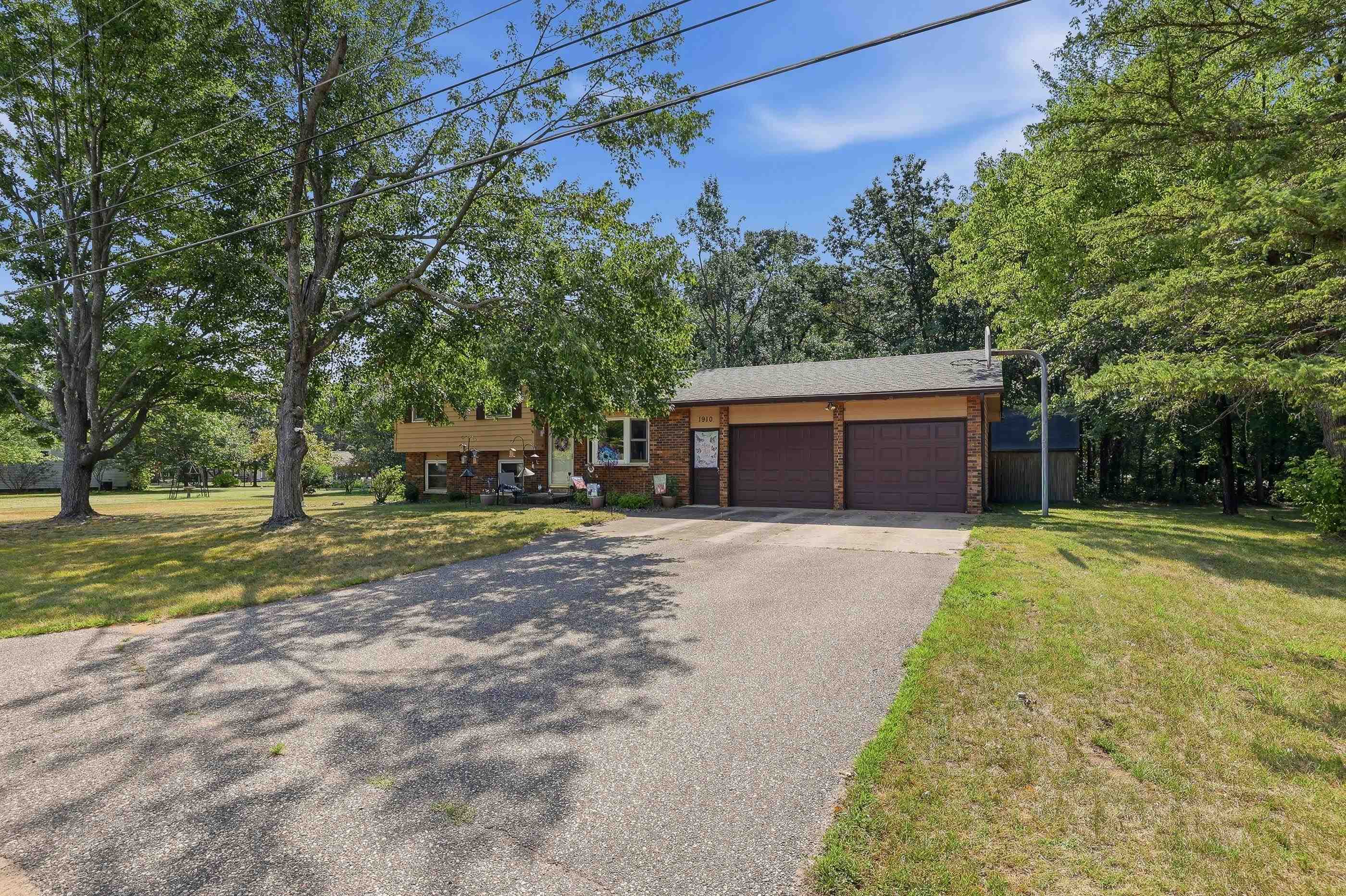 1910 S 42ND STREET, Wisconsin Rapids, Wisconsin 54494, 3 Bedrooms Bedrooms, ,1 BathroomBathrooms,Residential,For Sale,1910 S 42ND STREET,22603437