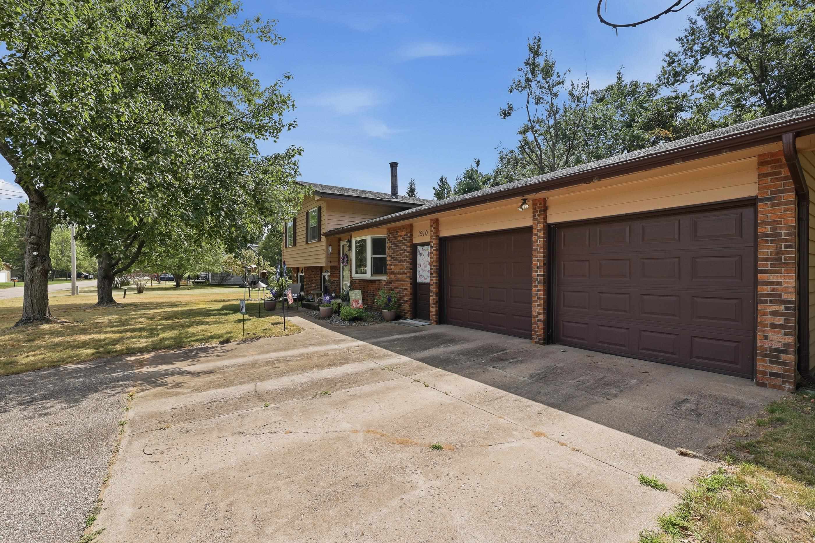 1910 S 42ND STREET, Wisconsin Rapids, Wisconsin 54494, 3 Bedrooms Bedrooms, ,1 BathroomBathrooms,Residential,For Sale,1910 S 42ND STREET,22603437