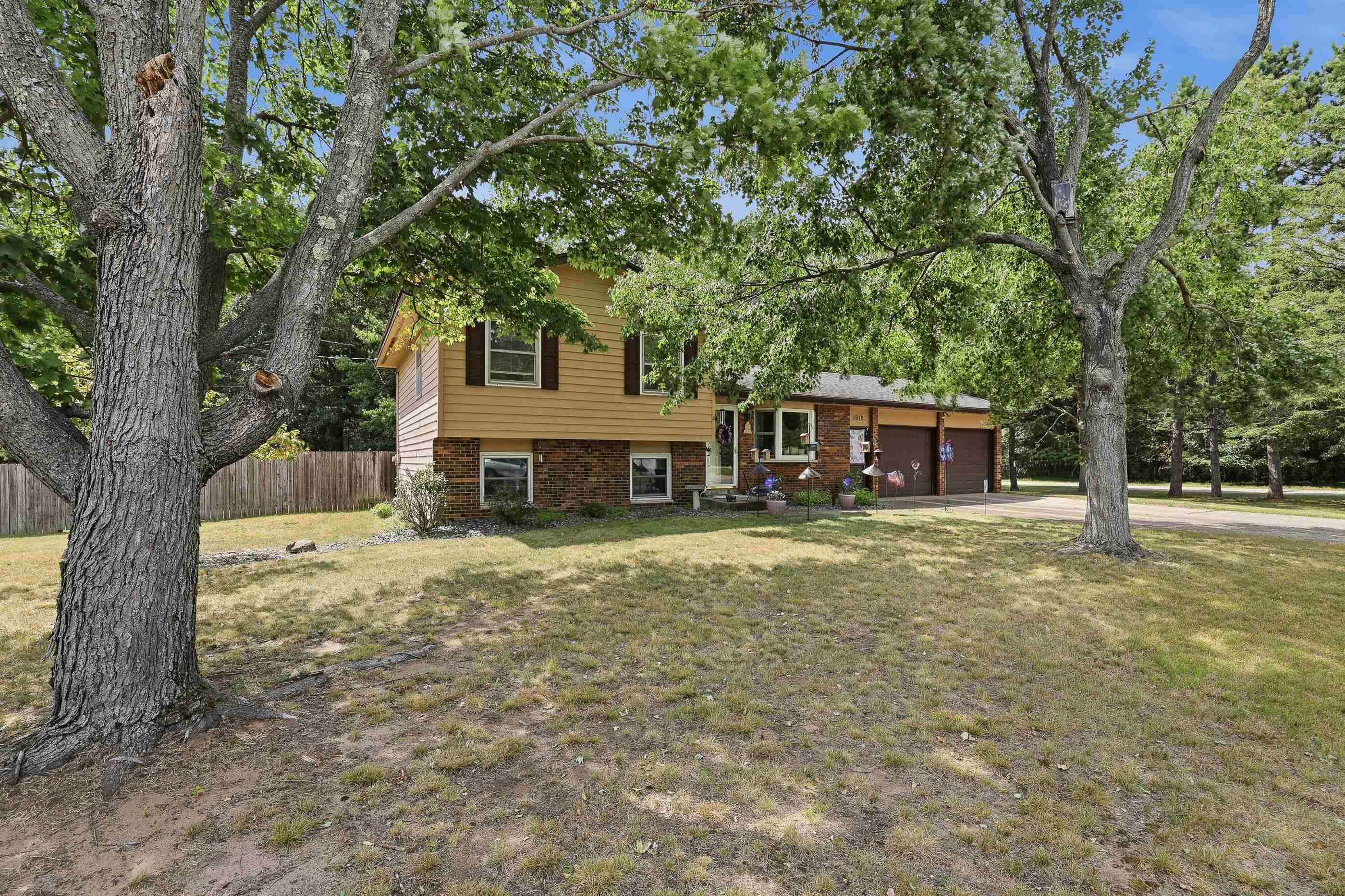 1910 S 42ND STREET, Wisconsin Rapids, Wisconsin 54494, 3 Bedrooms Bedrooms, ,1 BathroomBathrooms,Residential,For Sale,1910 S 42ND STREET,22603437