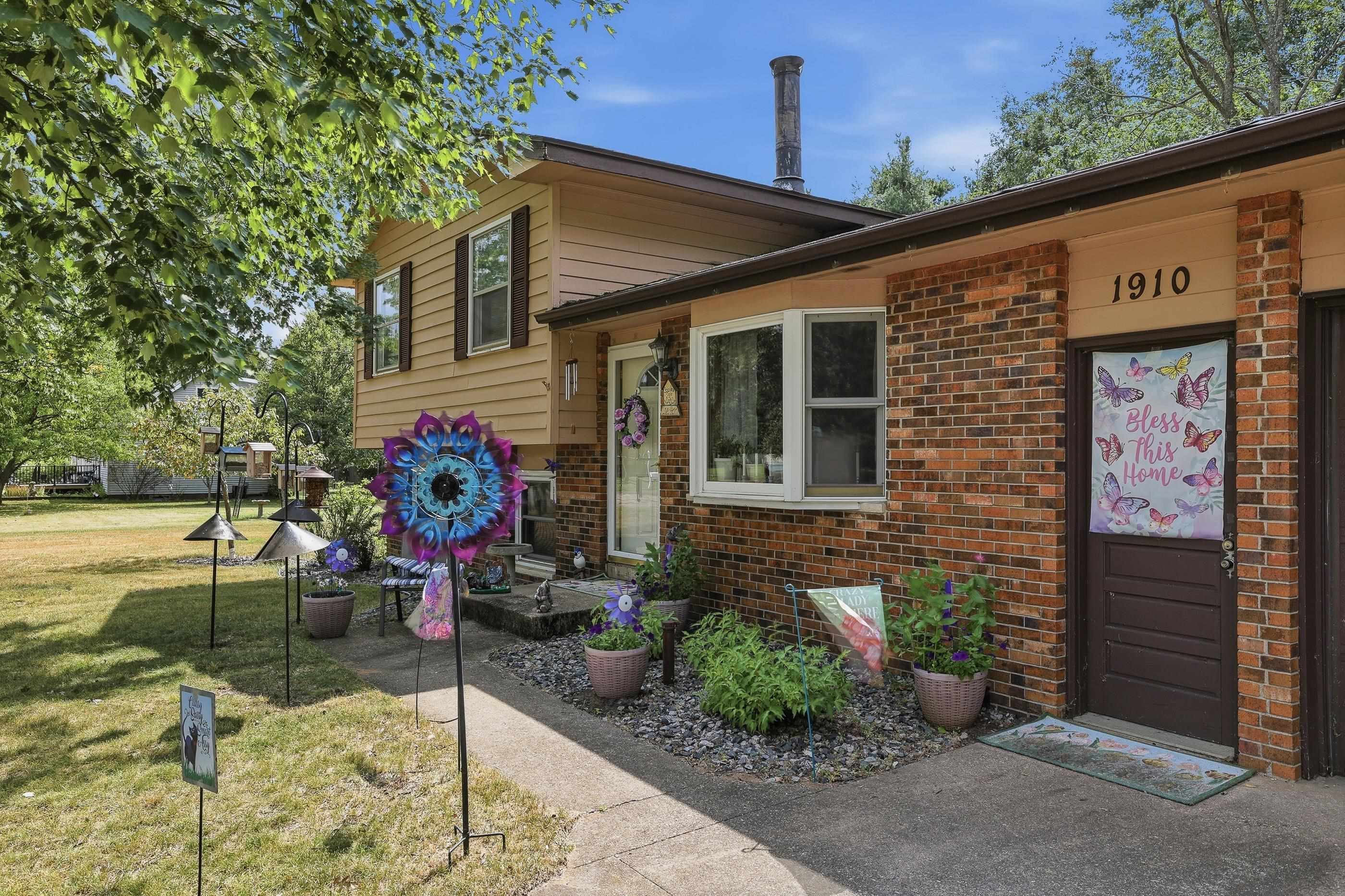 1910 S 42ND STREET, Wisconsin Rapids, Wisconsin 54494, 3 Bedrooms Bedrooms, ,1 BathroomBathrooms,Residential,For Sale,1910 S 42ND STREET,22603437