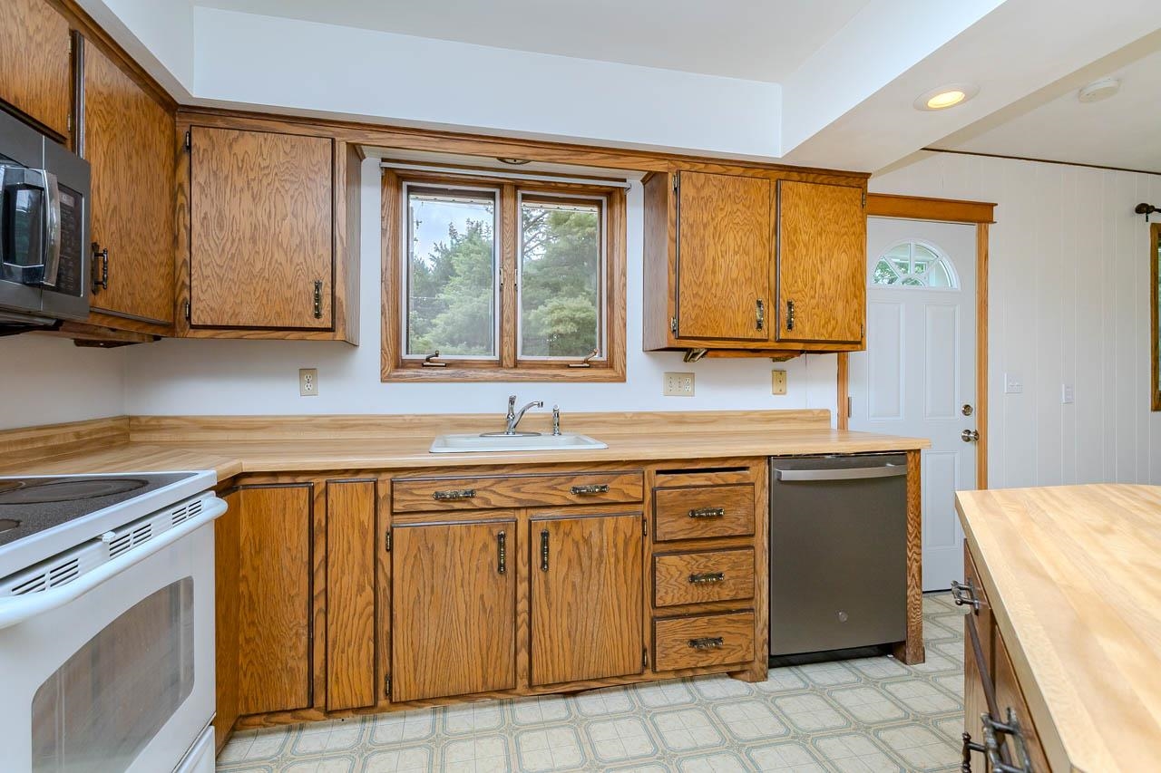 819 BROADWAY AVENUE, Wausau, Wisconsin 54403, 3 Bedrooms Bedrooms, ,2 BathroomsBathrooms,Residential,For Sale,819 BROADWAY AVENUE,22603444