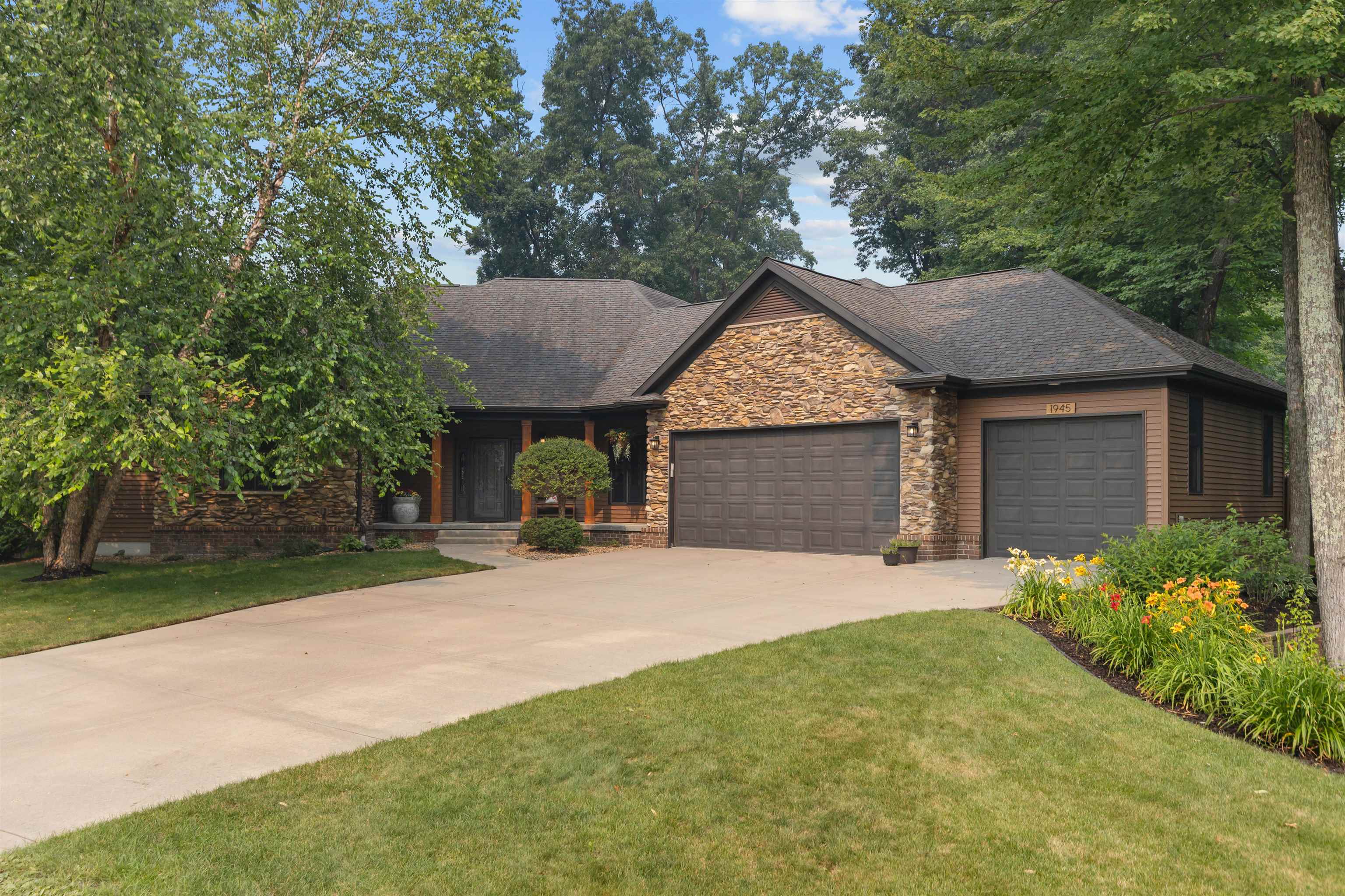 1945 SUNNY BROOK COURT, Plover, Wisconsin 54467, 5 Bedrooms Bedrooms, ,4 BathroomsBathrooms,Residential,For Sale,1945 SUNNY BROOK COURT,22603446