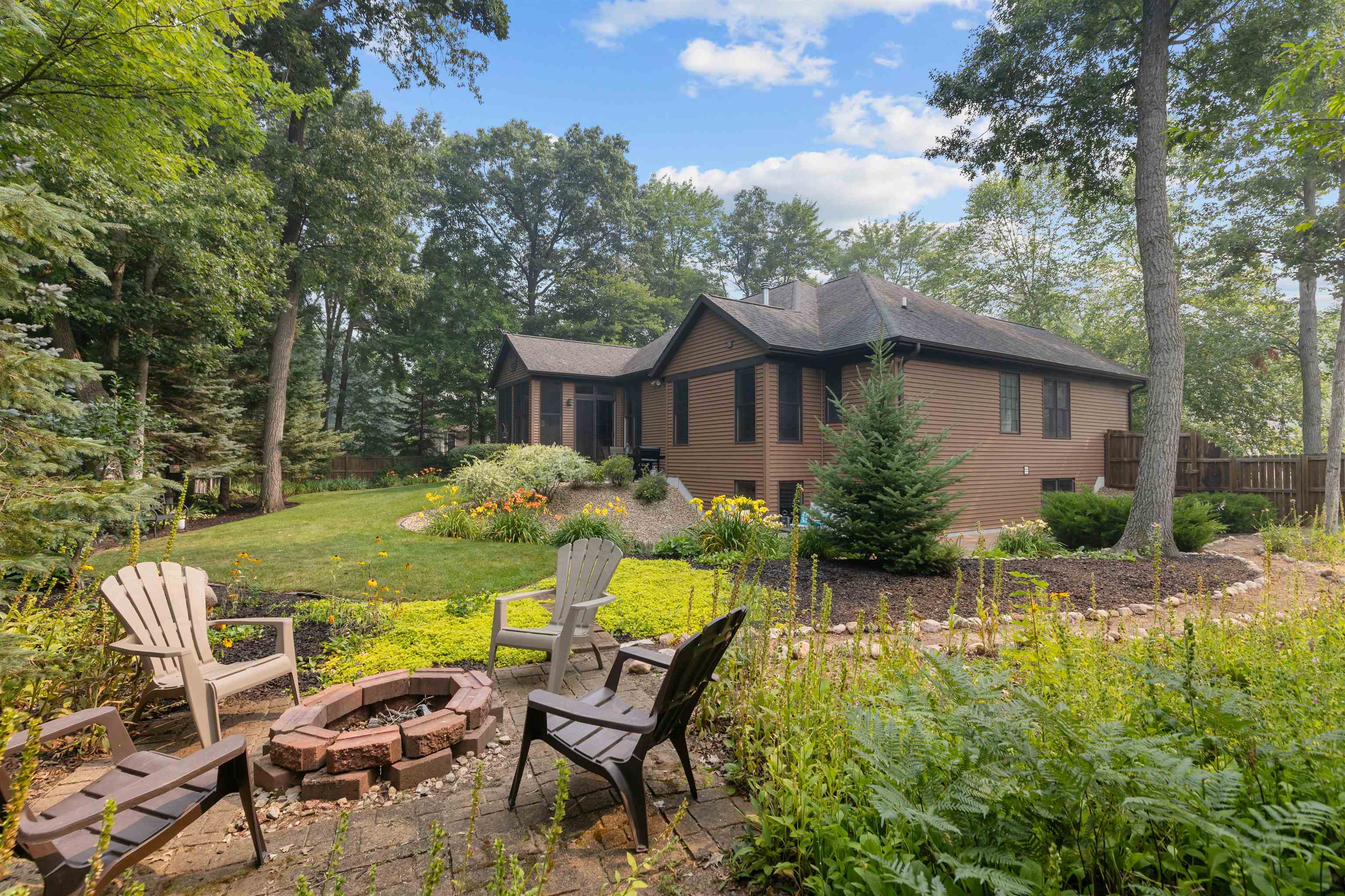 1945 SUNNY BROOK COURT, Plover, Wisconsin 54467, 5 Bedrooms Bedrooms, ,4 BathroomsBathrooms,Residential,For Sale,1945 SUNNY BROOK COURT,22603446