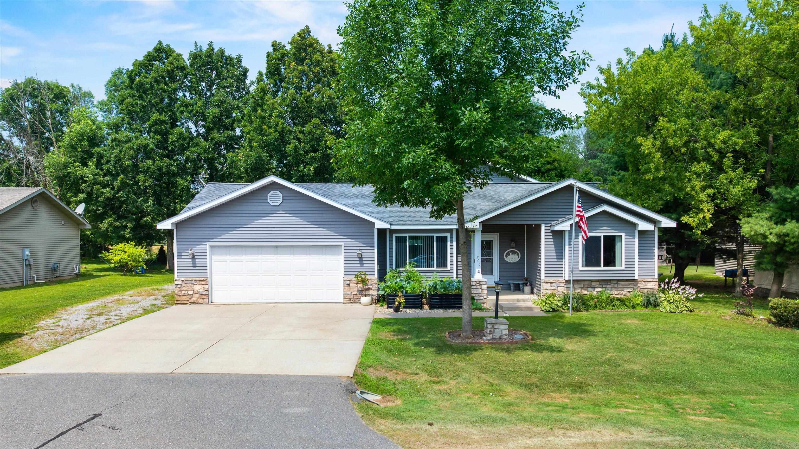 706 W ROBERTS STREET, Spencer, Wisconsin 54479, 4 Bedrooms Bedrooms, ,3 BathroomsBathrooms,Residential,For Sale,706 W ROBERTS STREET,22603472