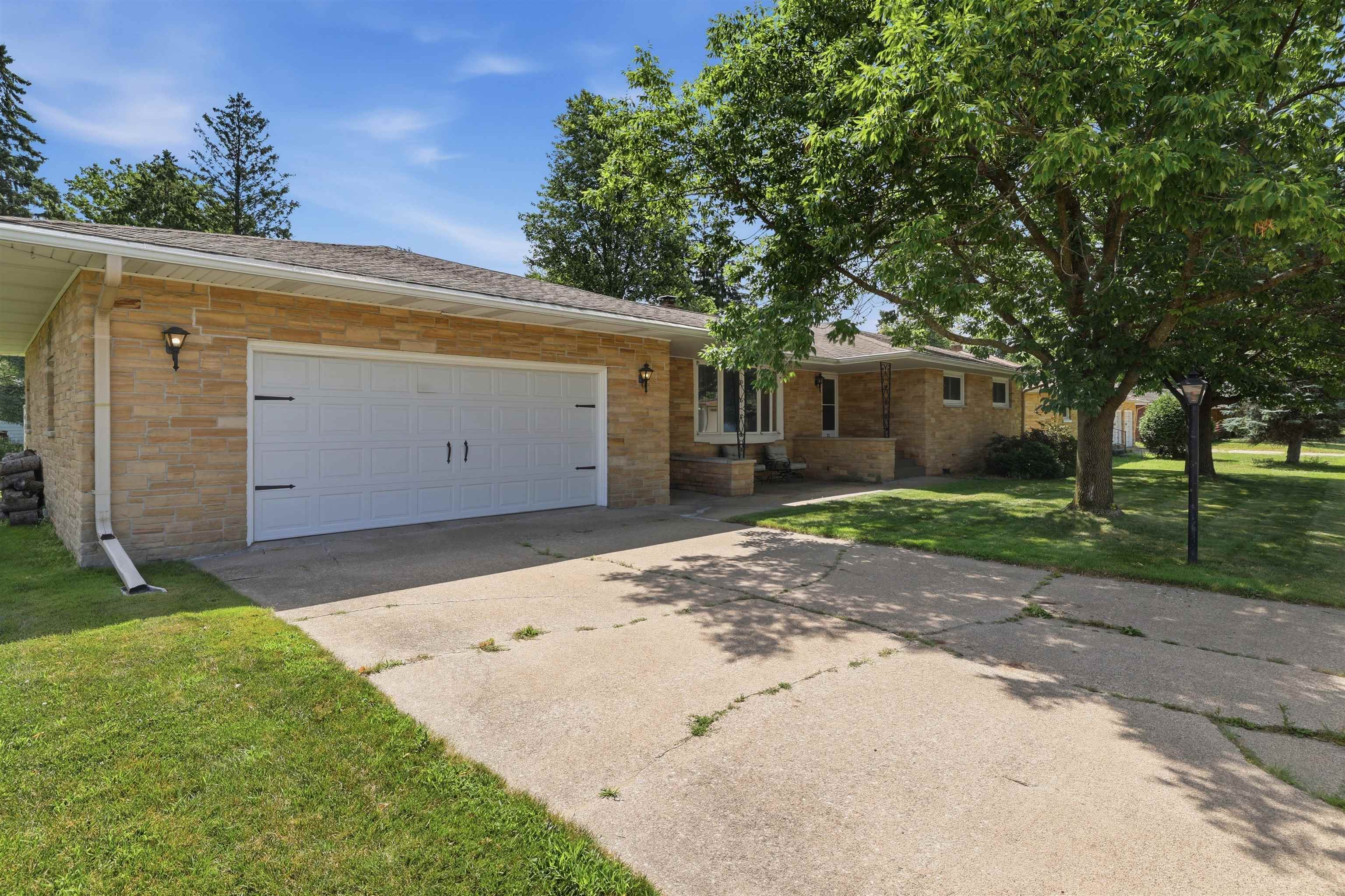 211 MEADOW STREET, Stevens Point, Wisconsin 54481, 3 Bedrooms Bedrooms, ,2 BathroomsBathrooms,Residential,For Sale,211 MEADOW STREET,22603489