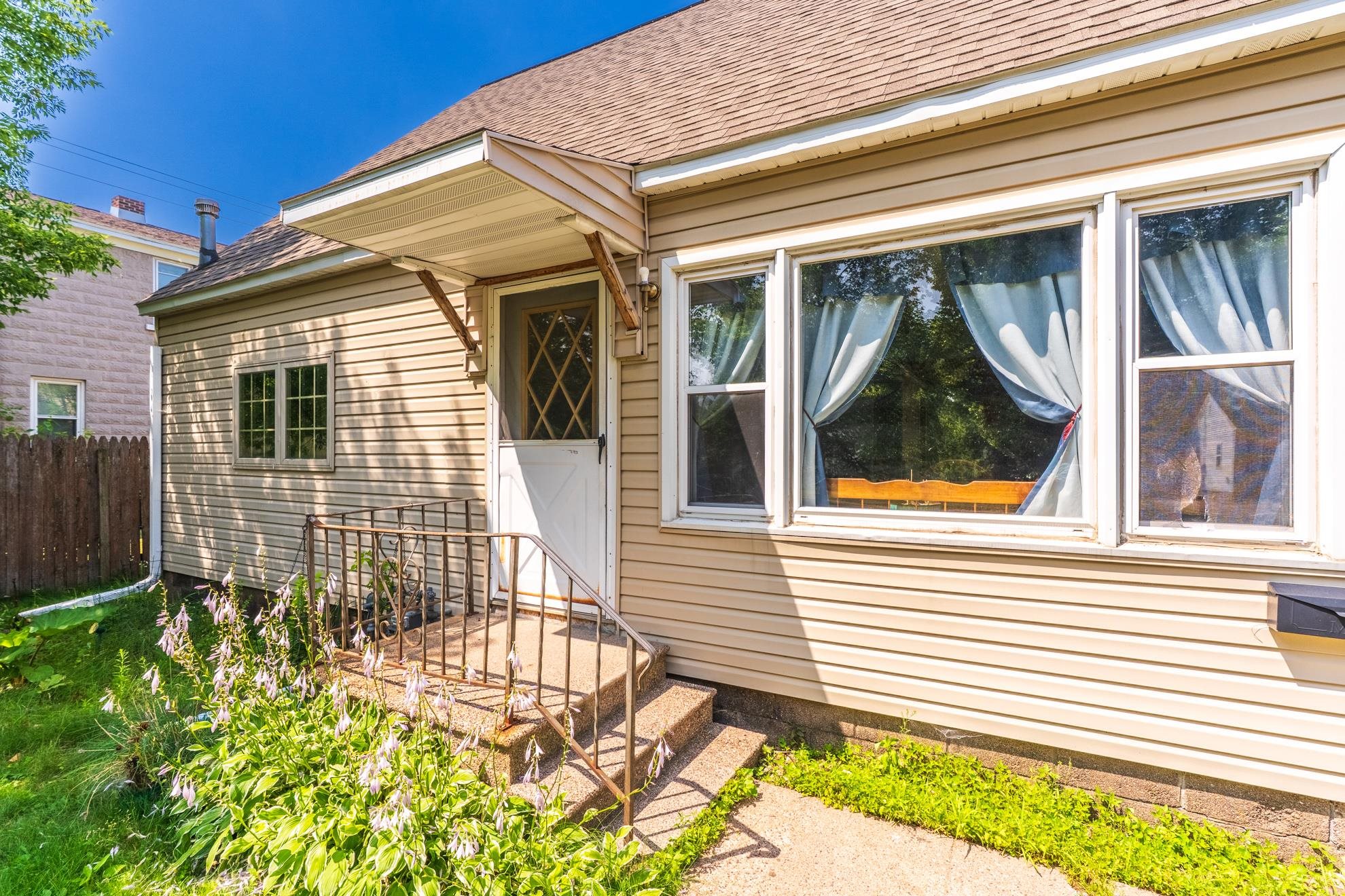 1242 S 9TH AVENUE, Wausau, Wisconsin 54401, 3 Bedrooms Bedrooms, ,1 BathroomBathrooms,Residential,For Sale,1242 S 9TH AVENUE,22603508