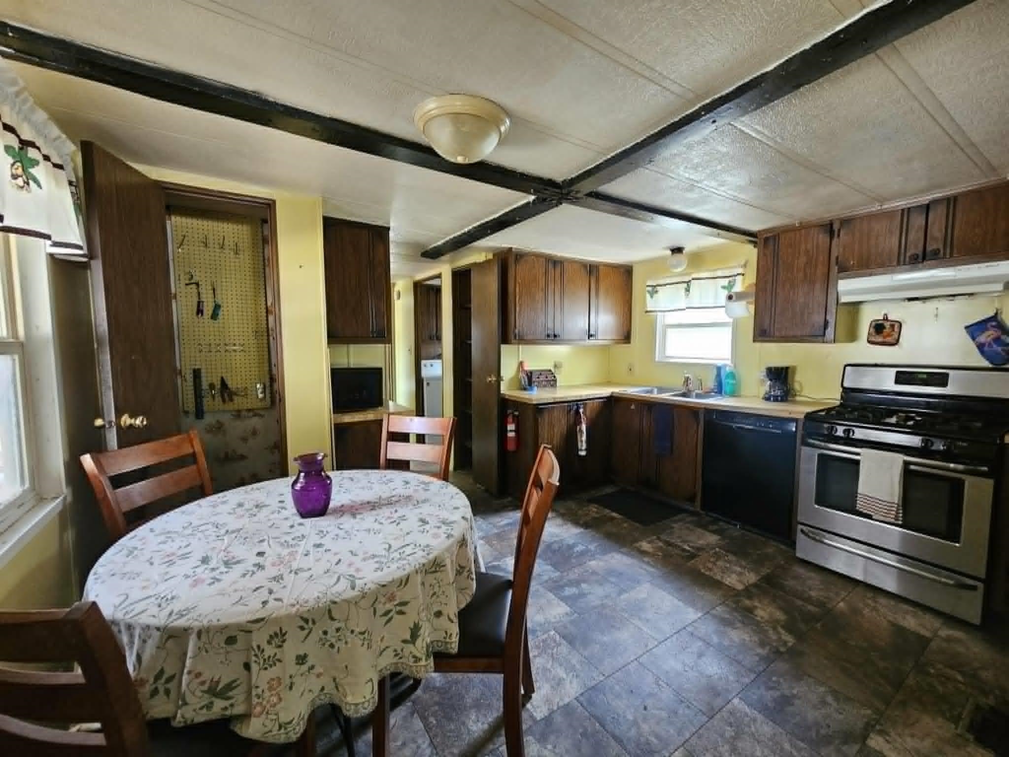1407 N PEACH AVENUE, Marshfield, Wisconsin 54449, 1 Bedroom Bedrooms, ,1 BathroomBathrooms,Residential,For Sale,1407 N PEACH AVENUE,22603511