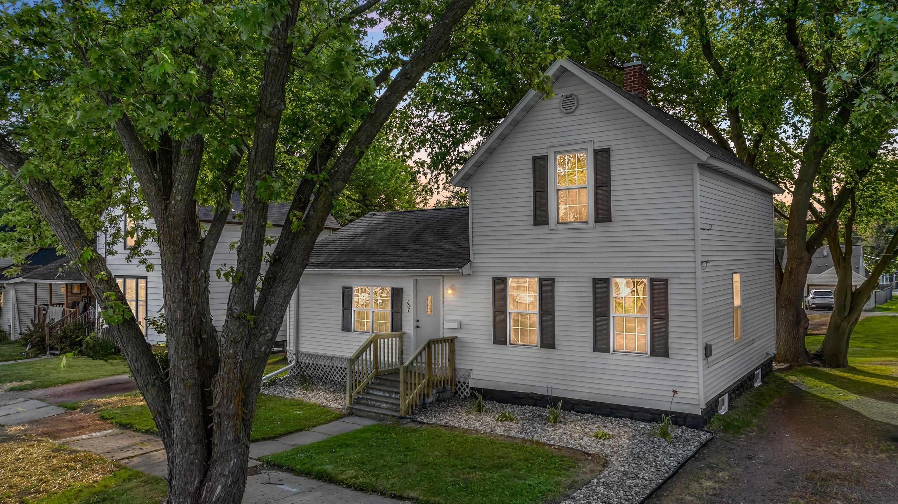 607 N MAPLE AVENUE, Marshfield, Wisconsin 54449, 3 Bedrooms Bedrooms, ,1 BathroomBathrooms,Residential,For Sale,607 N MAPLE AVENUE,22603512