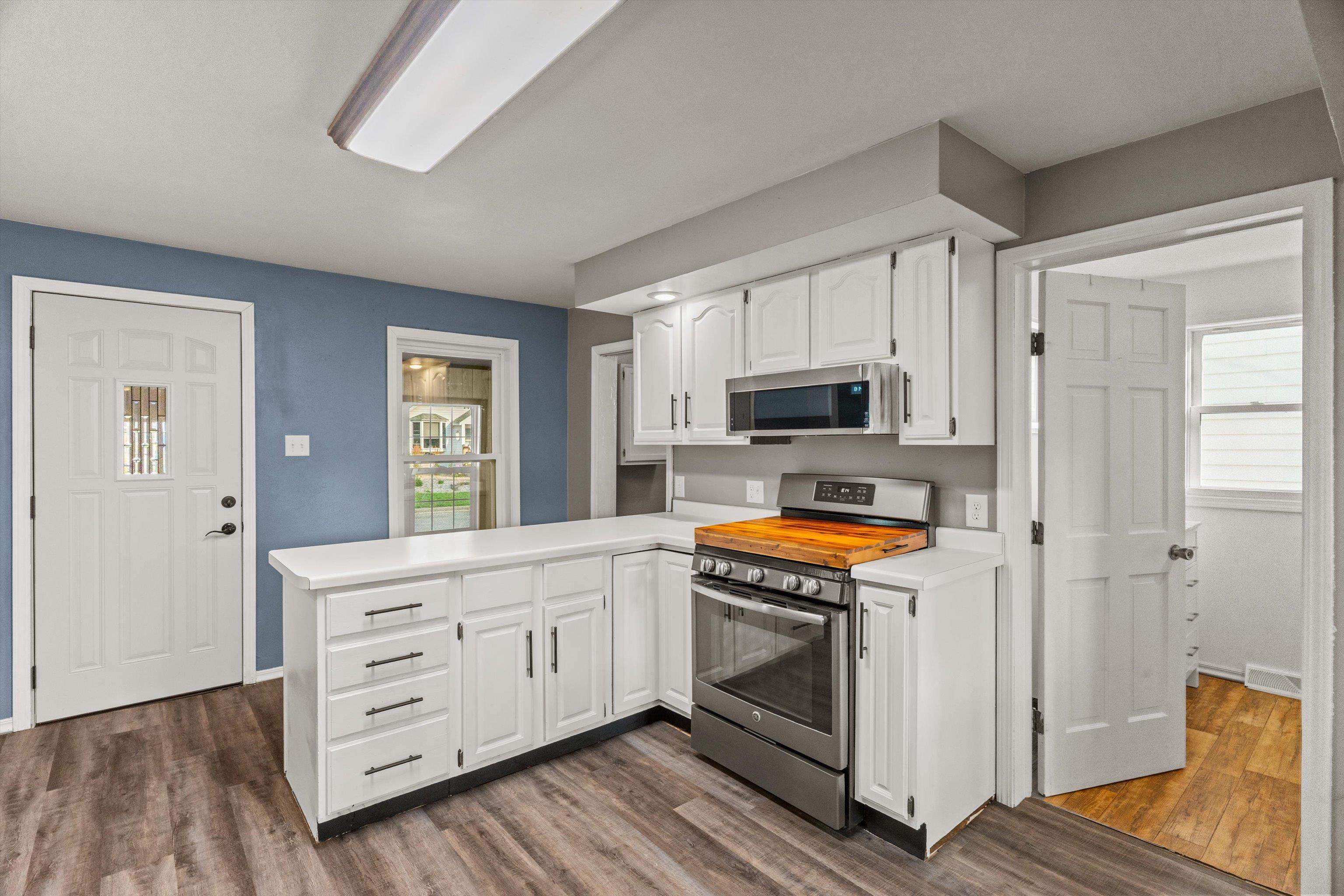 607 N MAPLE AVENUE, Marshfield, Wisconsin 54449, 3 Bedrooms Bedrooms, ,1 BathroomBathrooms,Residential,For Sale,607 N MAPLE AVENUE,22603512