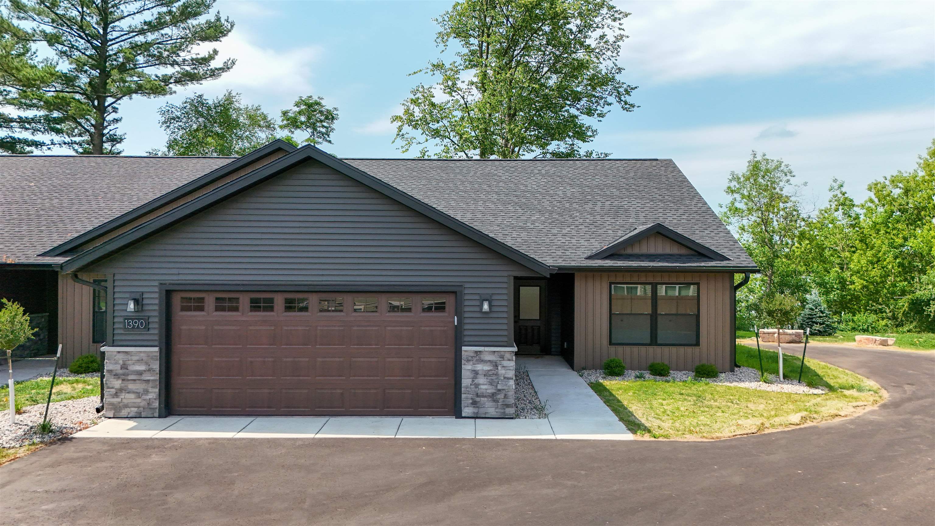 1390 PARK DRIVE, Schofield, Wisconsin 54476, 3 Bedrooms Bedrooms, 6 Rooms Rooms,2 BathroomsBathrooms,Residential,For Sale,1390 PARK DRIVE,22603514
