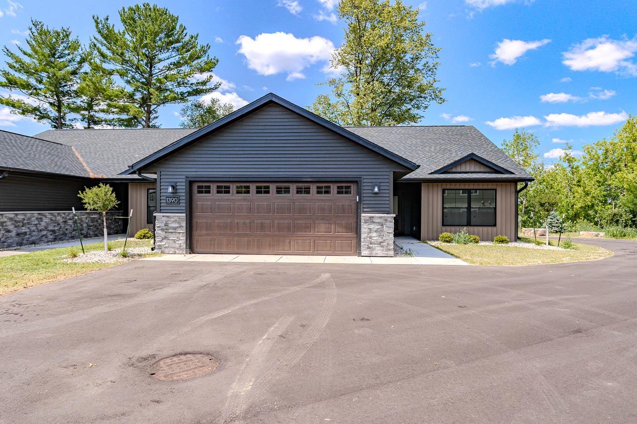 1390 PARK DRIVE, Schofield, Wisconsin 54476, 3 Bedrooms Bedrooms, 6 Rooms Rooms,2 BathroomsBathrooms,Residential,For Sale,1390 PARK DRIVE,22603514