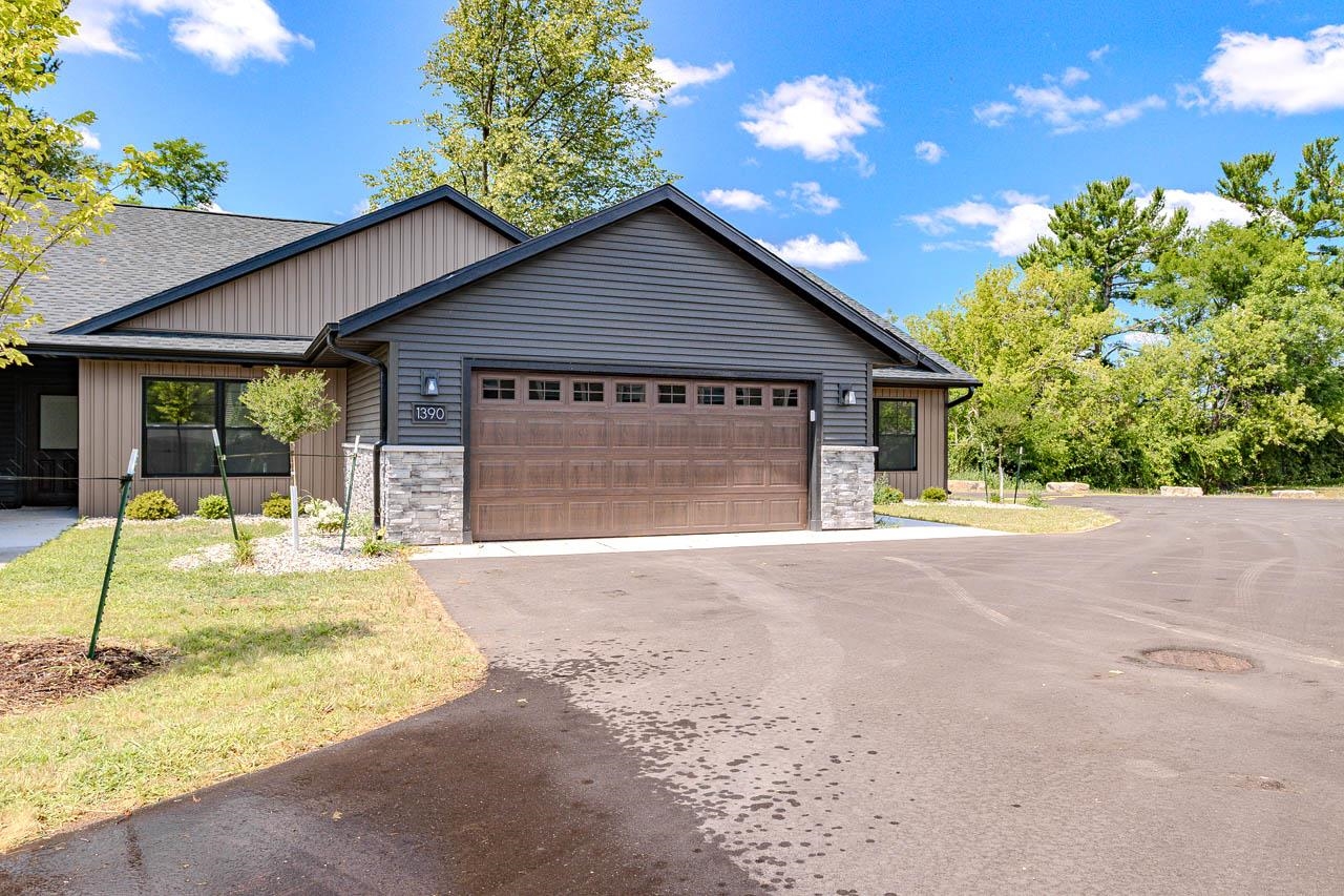 1390 PARK DRIVE, Schofield, Wisconsin 54476, 3 Bedrooms Bedrooms, 6 Rooms Rooms,2 BathroomsBathrooms,Residential,For Sale,1390 PARK DRIVE,22603514