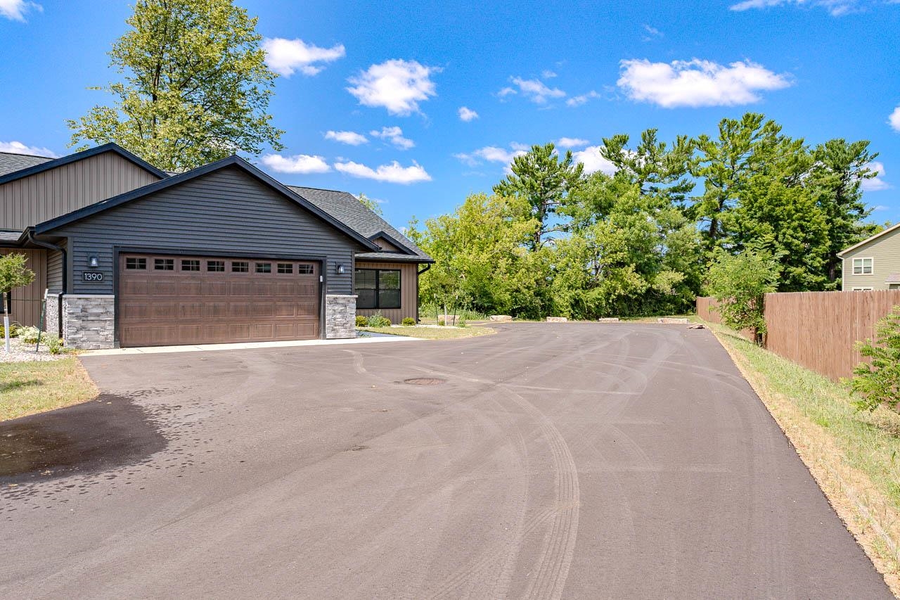 1390 PARK DRIVE, Schofield, Wisconsin 54476, 3 Bedrooms Bedrooms, 6 Rooms Rooms,2 BathroomsBathrooms,Residential,For Sale,1390 PARK DRIVE,22603514