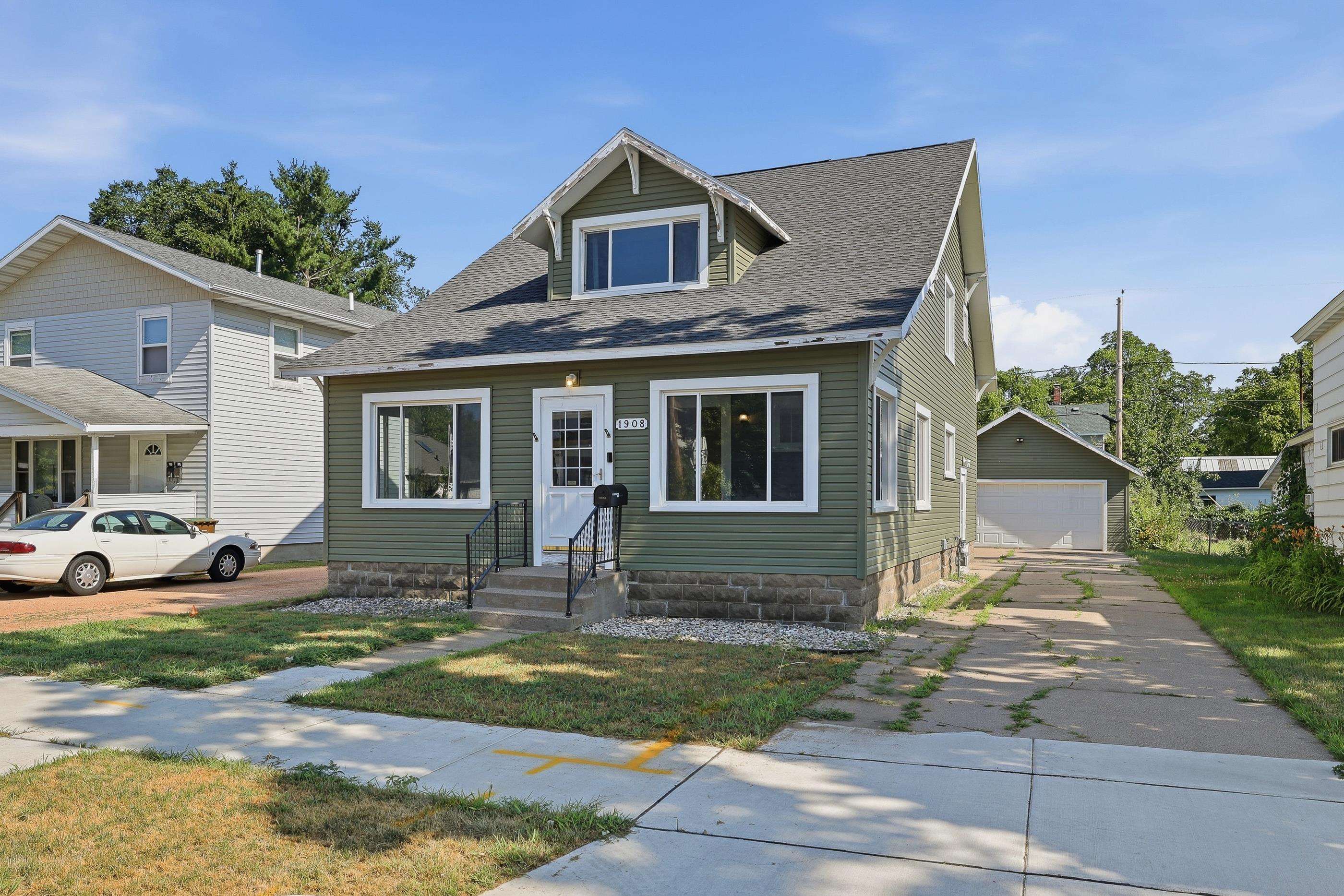 1908 MADISON STREET, Stevens Point, Wisconsin 54481, 4 Bedrooms Bedrooms, ,2 BathroomsBathrooms,Residential,For Sale,1908 MADISON STREET,22603515