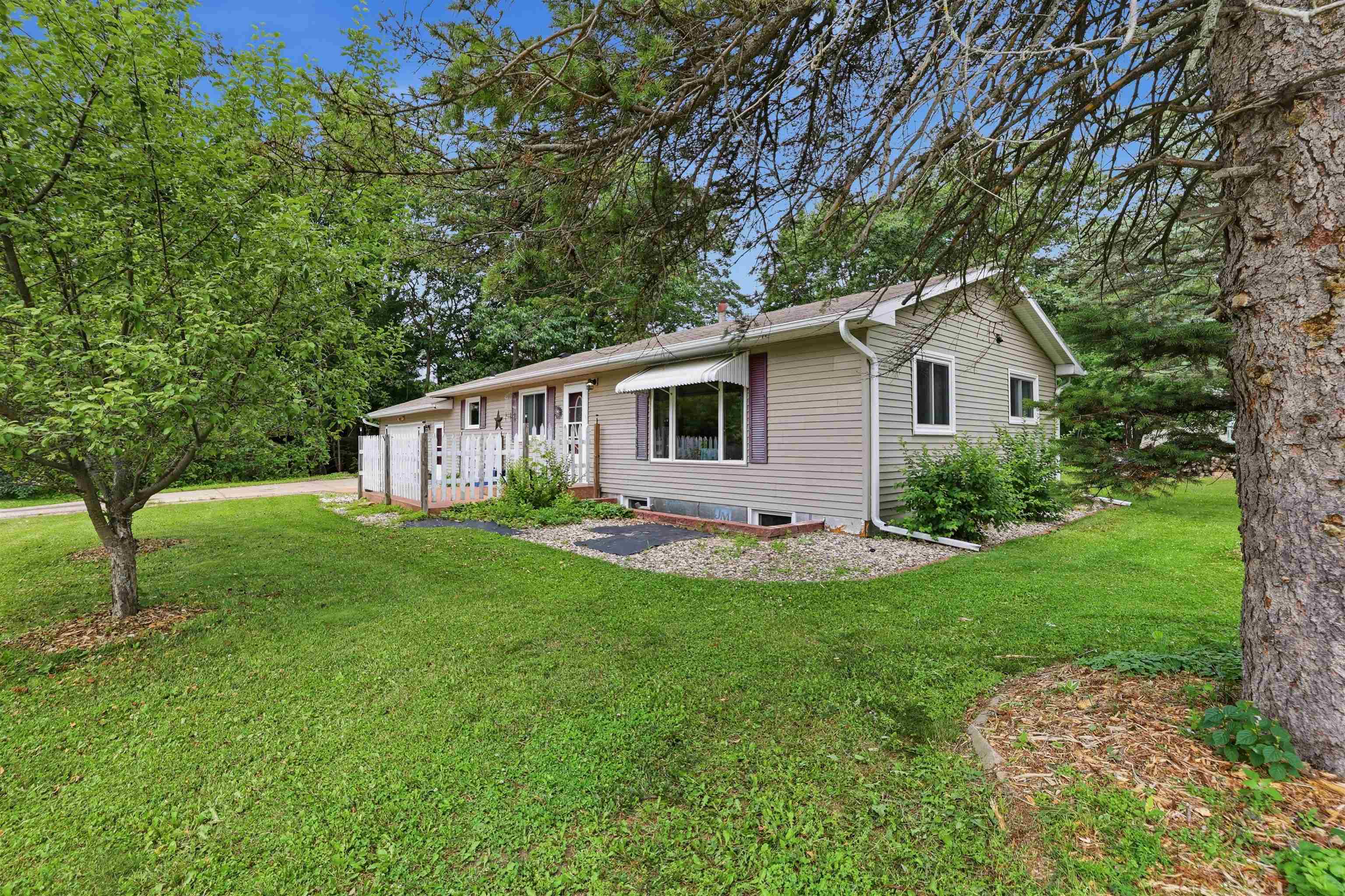500 W WILSON AVENUE, Stevens Point, Wisconsin 54481, 5 Bedrooms Bedrooms, ,2 BathroomsBathrooms,Residential,For Sale,500 W WILSON AVENUE,22603522