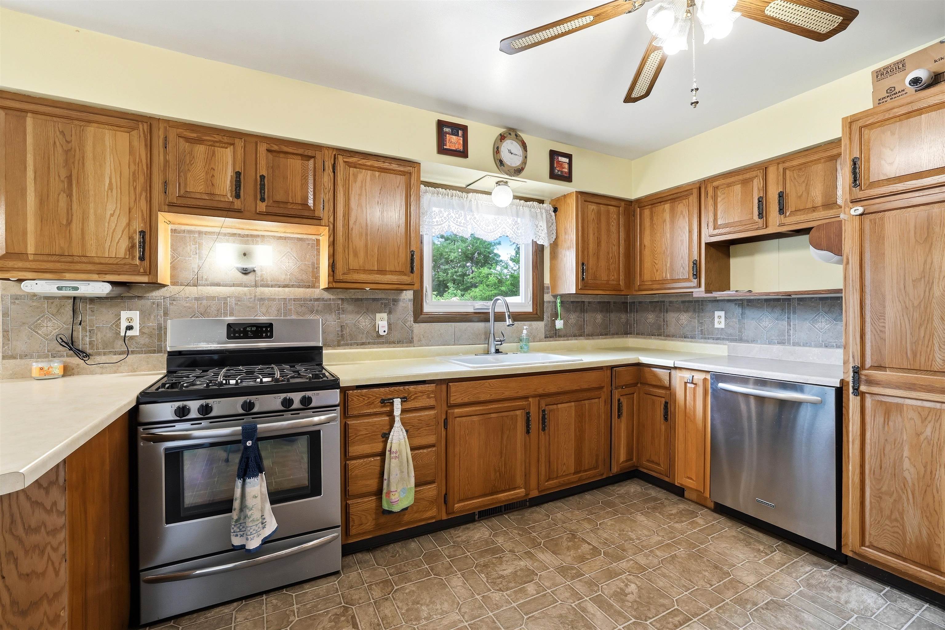 500 W WILSON AVENUE, Stevens Point, Wisconsin 54481, 5 Bedrooms Bedrooms, ,2 BathroomsBathrooms,Residential,For Sale,500 W WILSON AVENUE,22603522