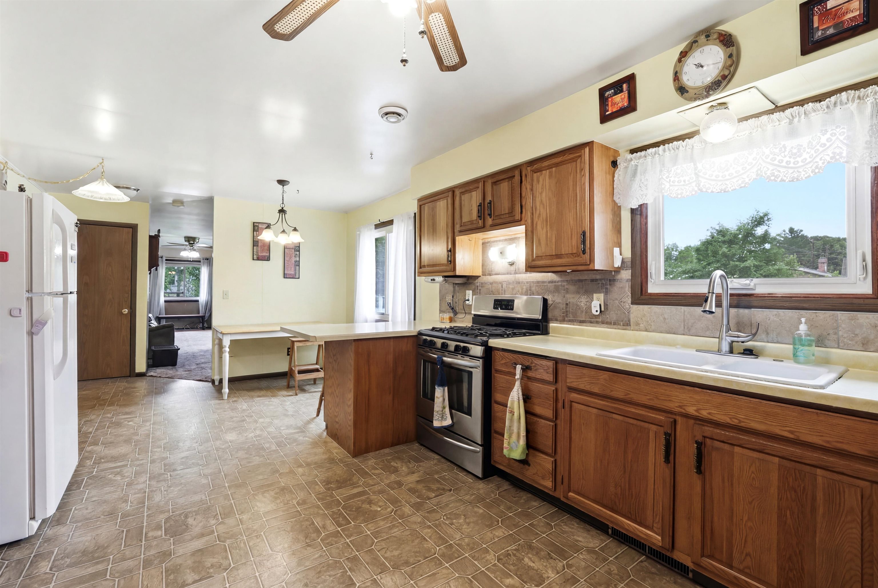 500 W WILSON AVENUE, Stevens Point, Wisconsin 54481, 5 Bedrooms Bedrooms, ,2 BathroomsBathrooms,Residential,For Sale,500 W WILSON AVENUE,22603522