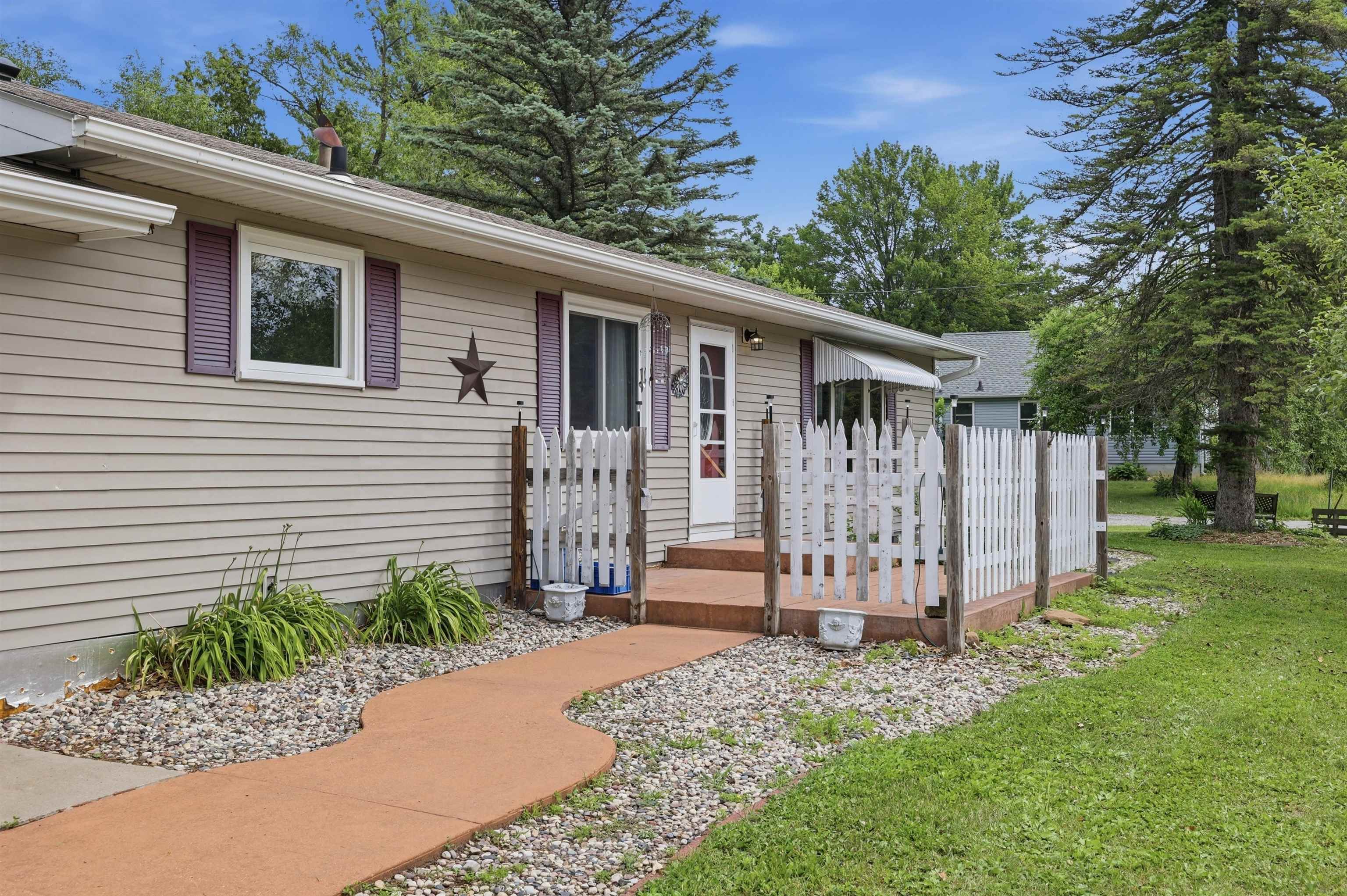 500 W WILSON AVENUE, Stevens Point, Wisconsin 54481, 5 Bedrooms Bedrooms, ,2 BathroomsBathrooms,Residential,For Sale,500 W WILSON AVENUE,22603522