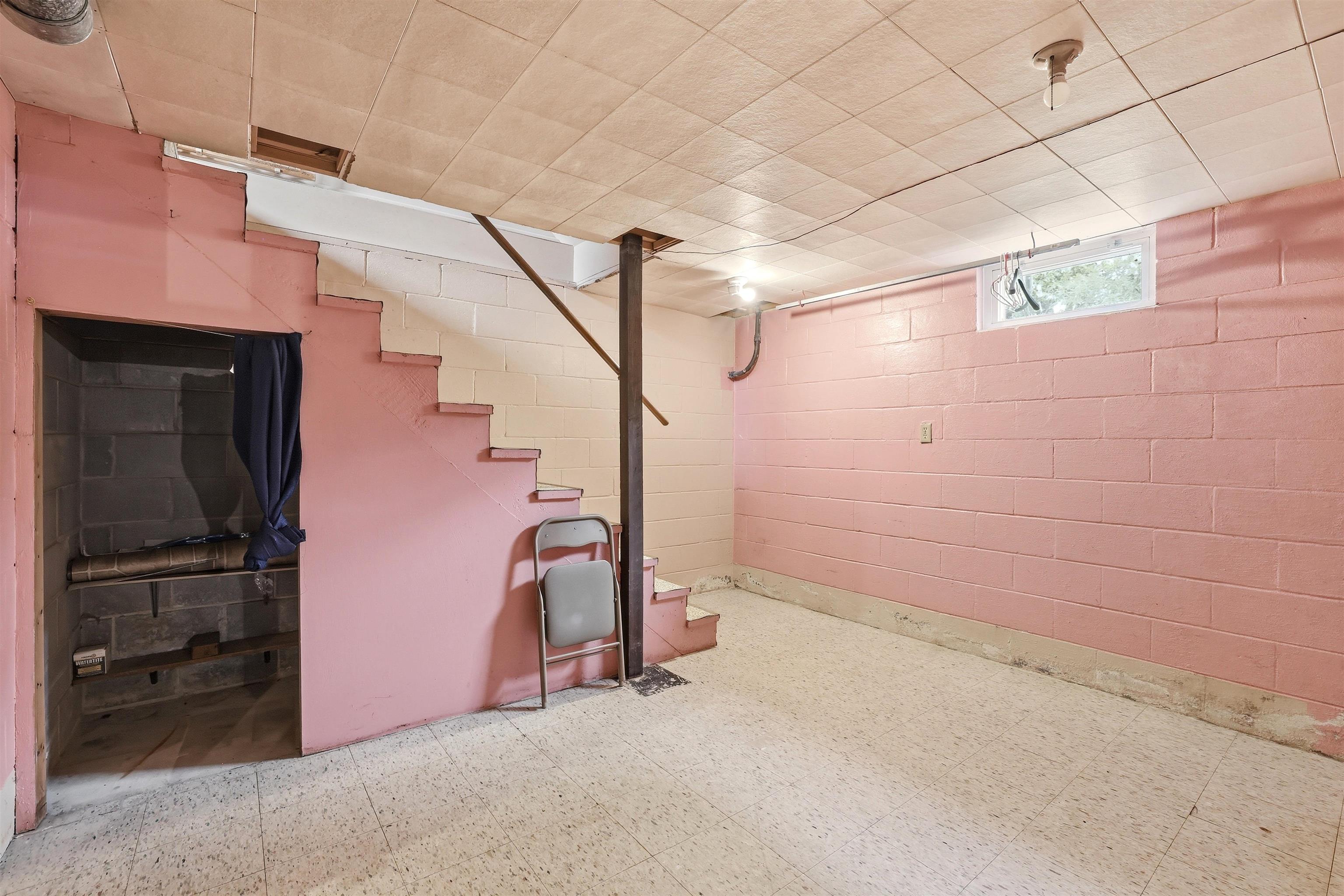 500 W WILSON AVENUE, Stevens Point, Wisconsin 54481, 5 Bedrooms Bedrooms, ,2 BathroomsBathrooms,Residential,For Sale,500 W WILSON AVENUE,22603522