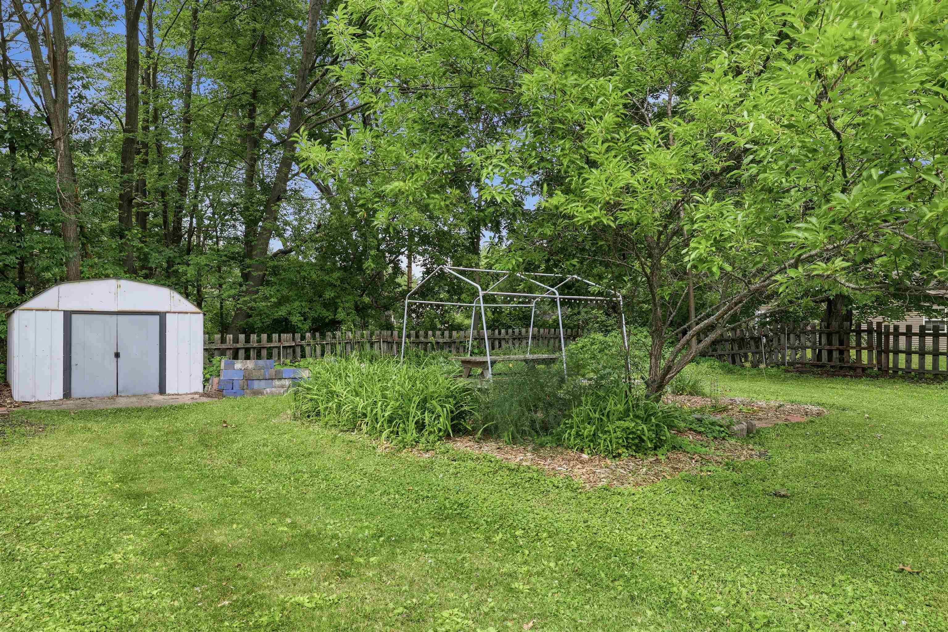 500 W WILSON AVENUE, Stevens Point, Wisconsin 54481, 5 Bedrooms Bedrooms, ,2 BathroomsBathrooms,Residential,For Sale,500 W WILSON AVENUE,22603522