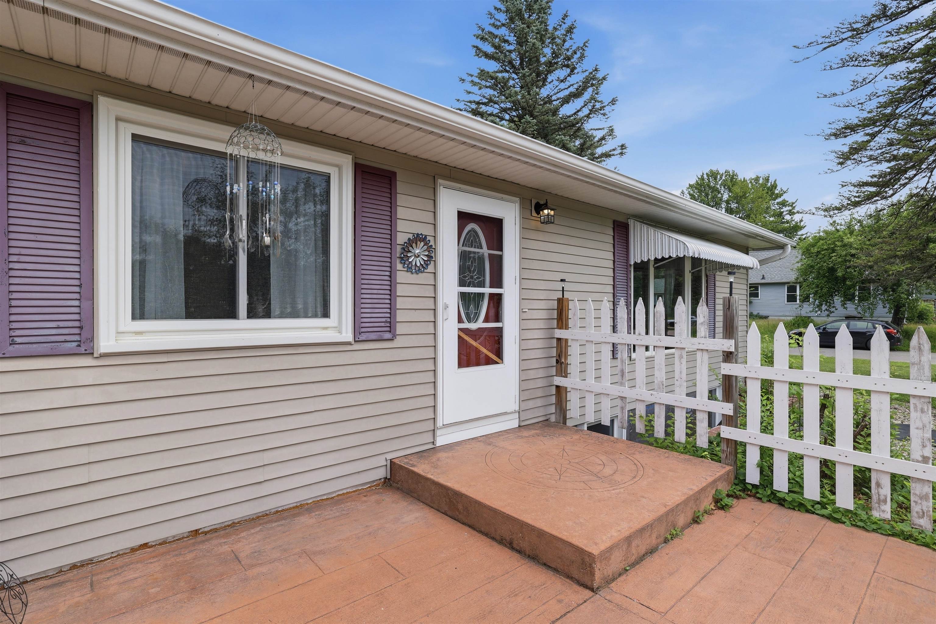 500 W WILSON AVENUE, Stevens Point, Wisconsin 54481, 5 Bedrooms Bedrooms, ,2 BathroomsBathrooms,Residential,For Sale,500 W WILSON AVENUE,22603522