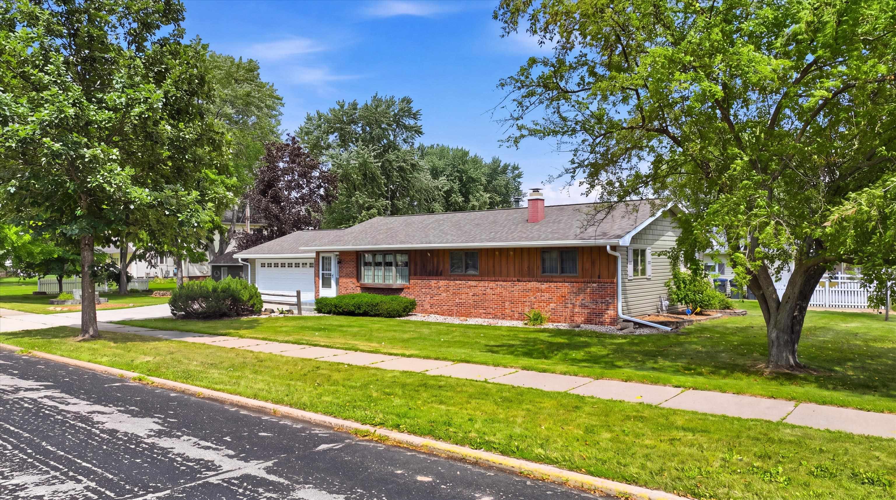 2711 S WASHINGTON AVENUE, Marshfield, Wisconsin 54449, 3 Bedrooms Bedrooms, ,1 BathroomBathrooms,Residential,For Sale,2711 S WASHINGTON AVENUE,22603531